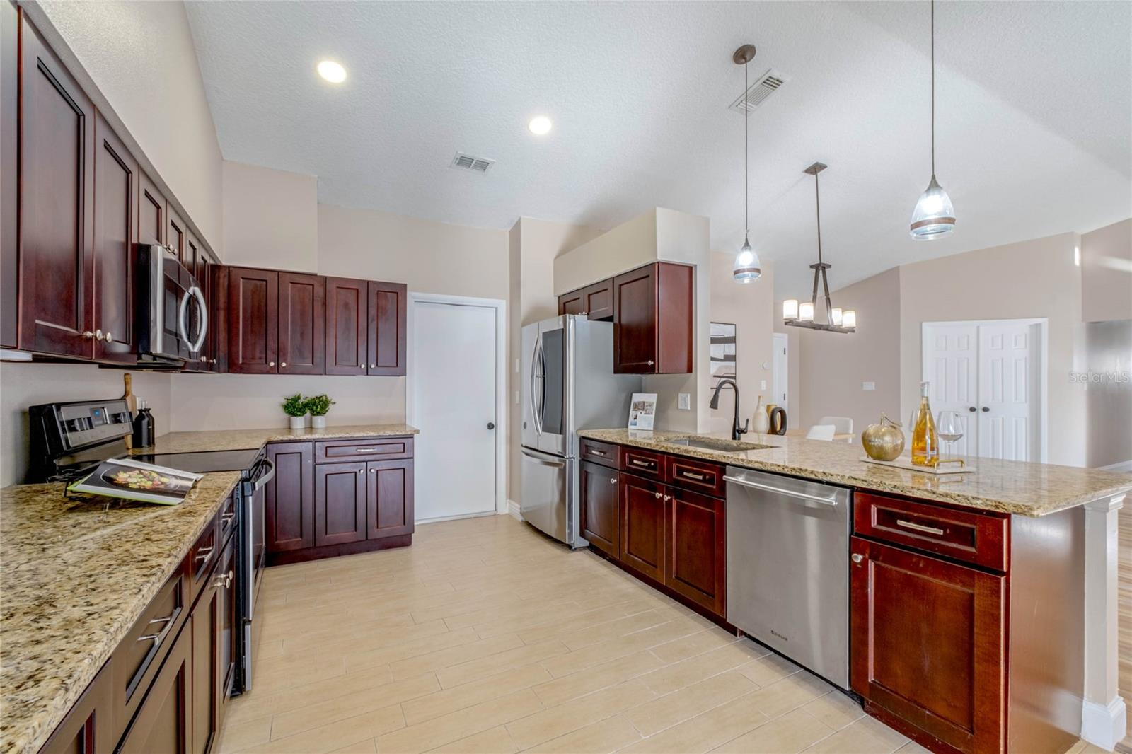 1563 ROBLE LN, DELTONA, FL, 32738