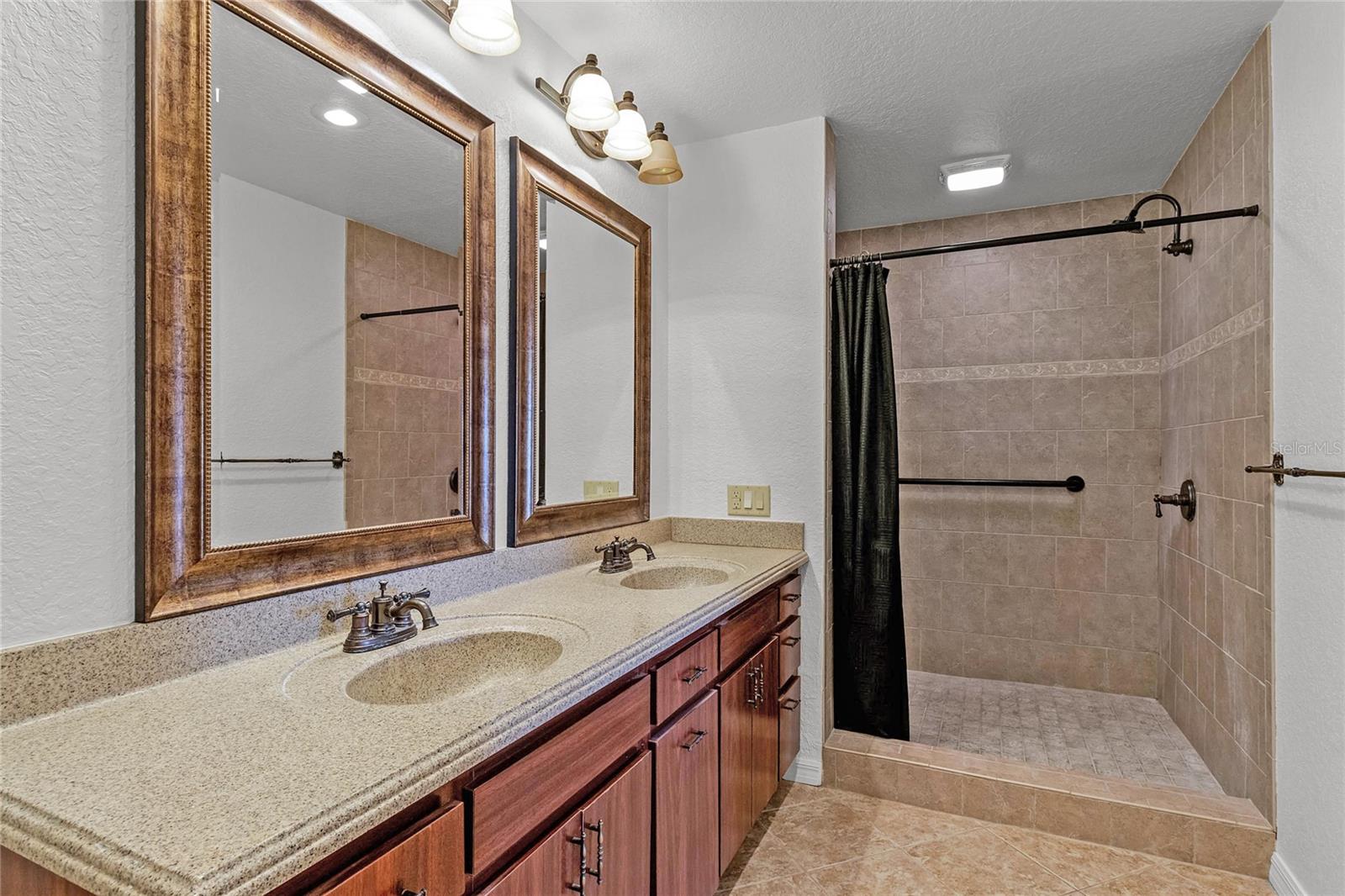 196 PARADISE ISLAND DR, HAINES CITY, FL, 33844