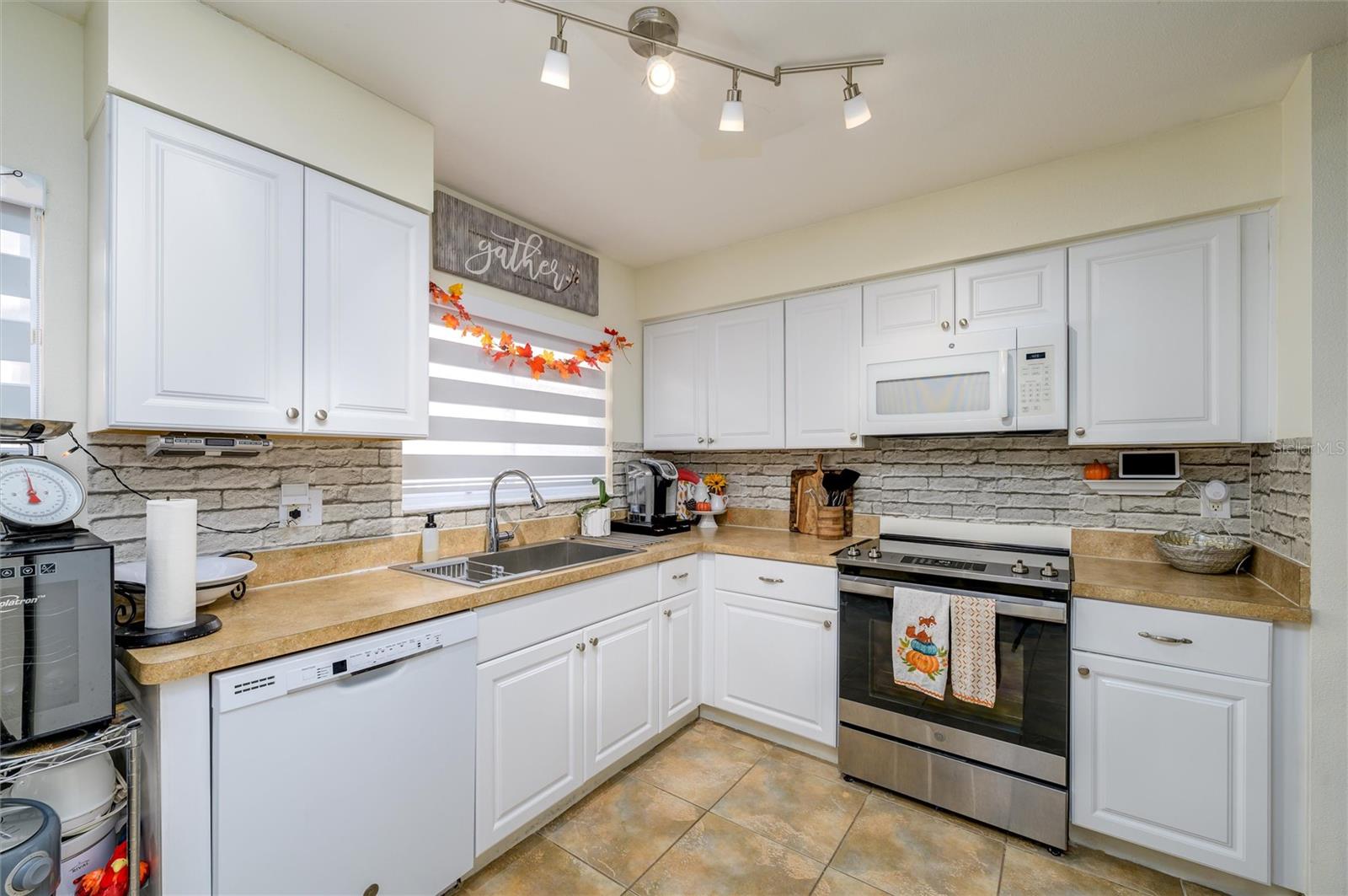 6332 SUSHI CT, WESLEY CHAPEL, FL, 33545