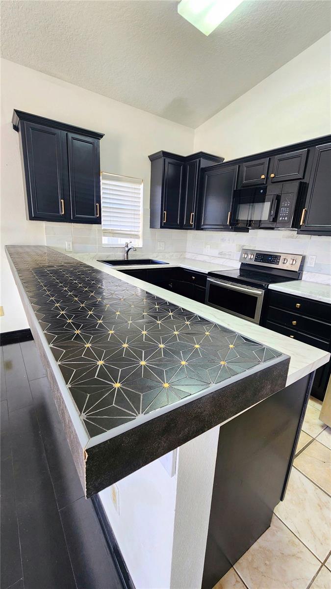2115 SALEM AVE N, ST PETERSBURG, FL, 33714