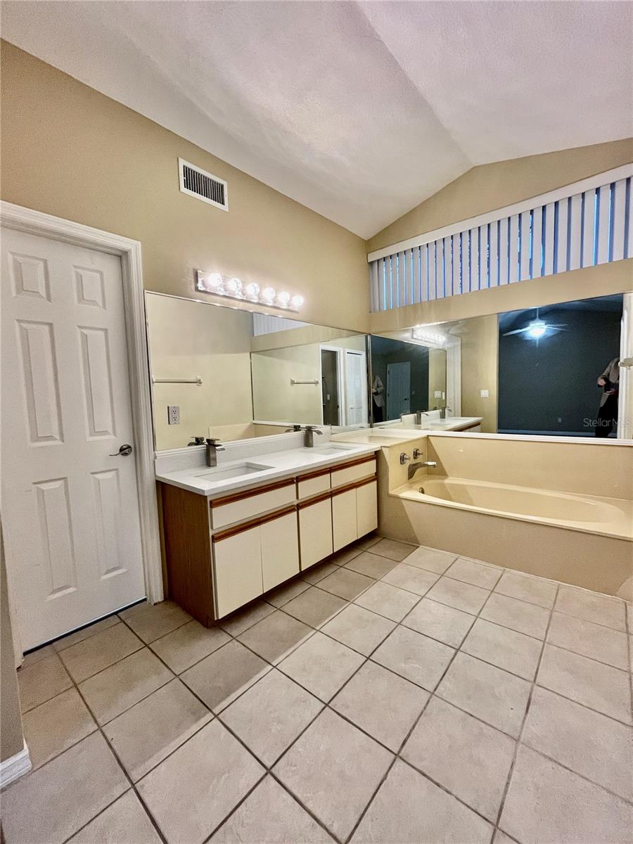 8125 N IBIZA CT, ORLANDO, FL, 32836