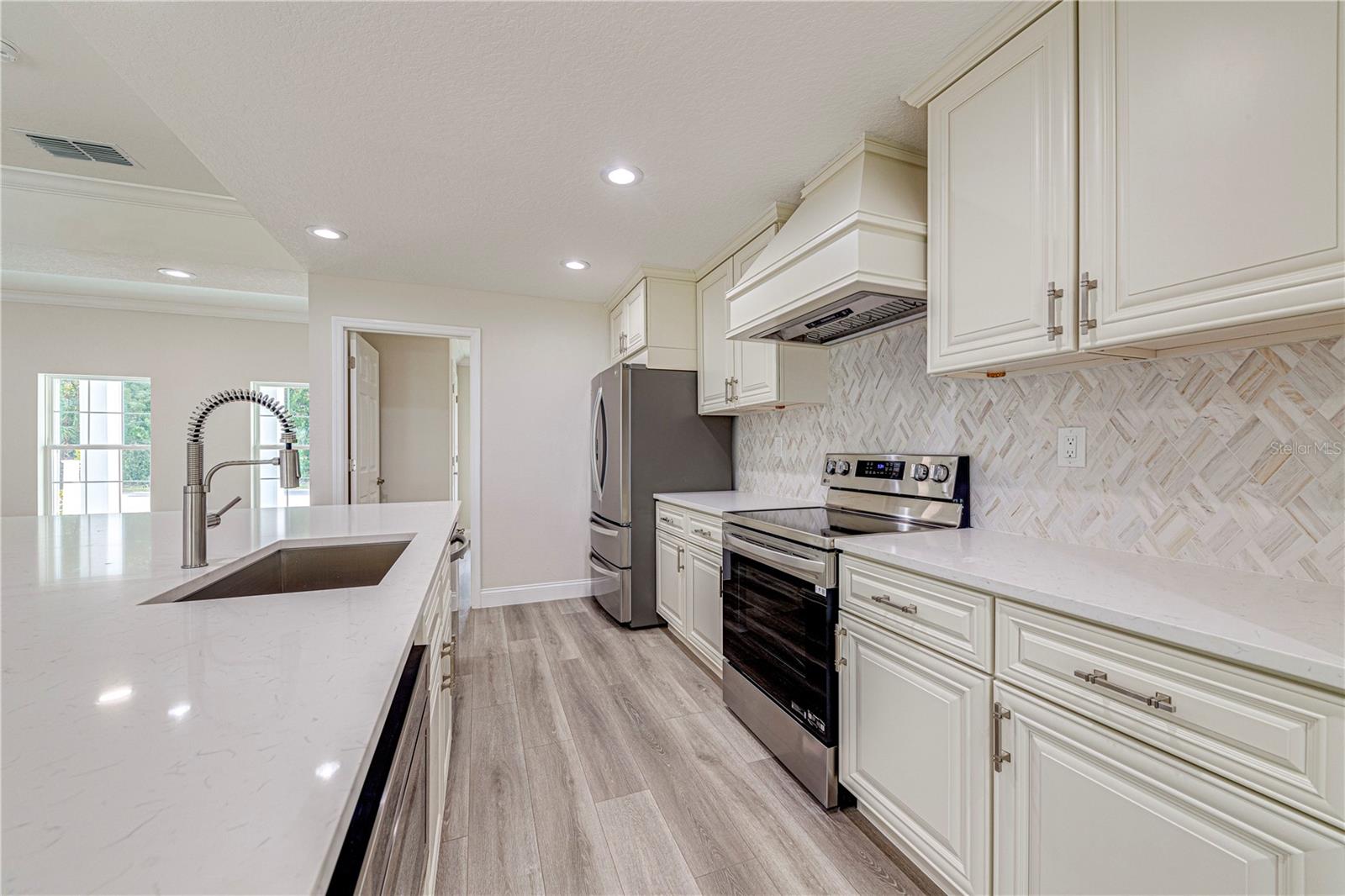 157 S LAKEVIEW DR, LAKE HELEN, FL, 32744