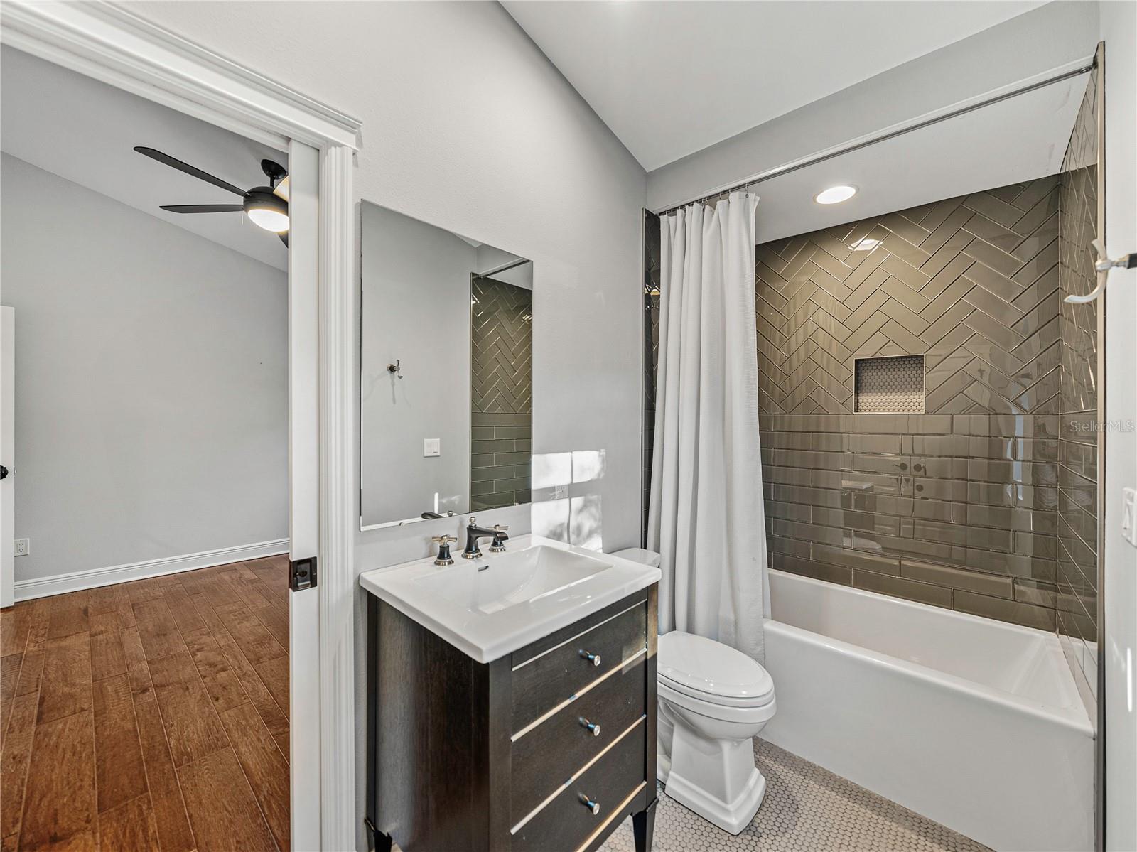 307 HARBOR VIEW LN, LARGO, FL, 33770