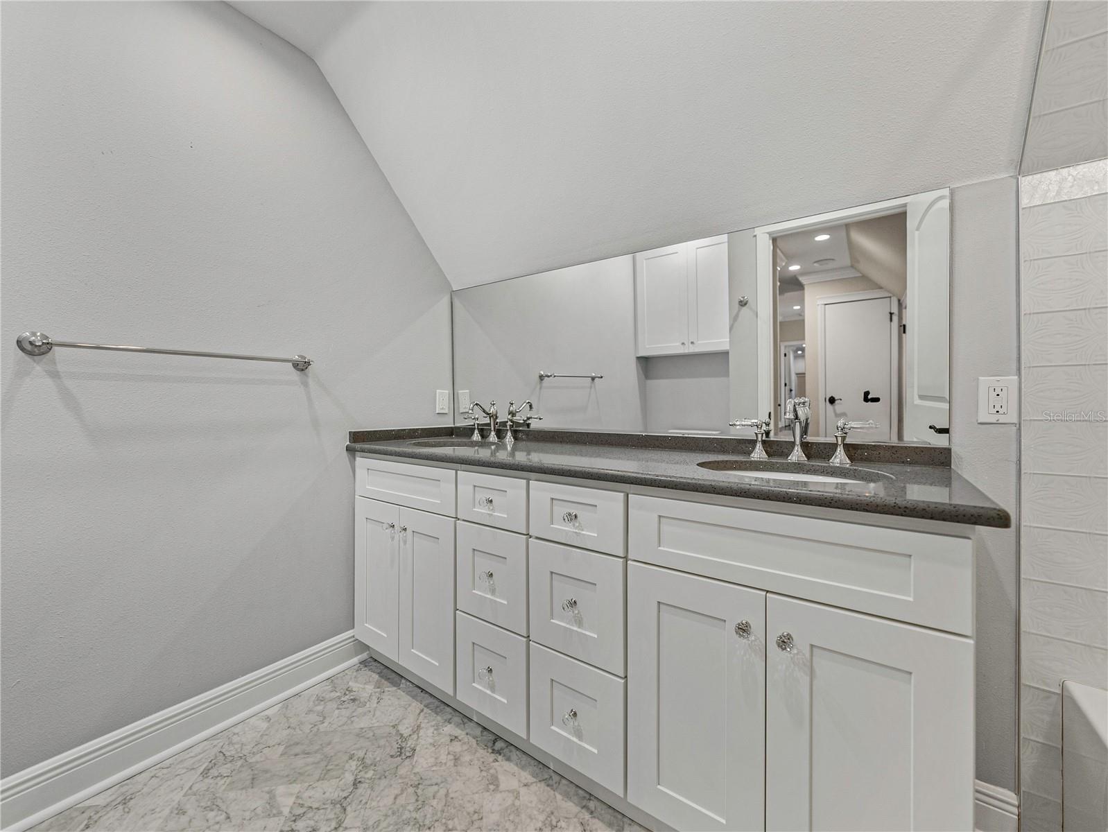 307 HARBOR VIEW LN, LARGO, FL, 33770