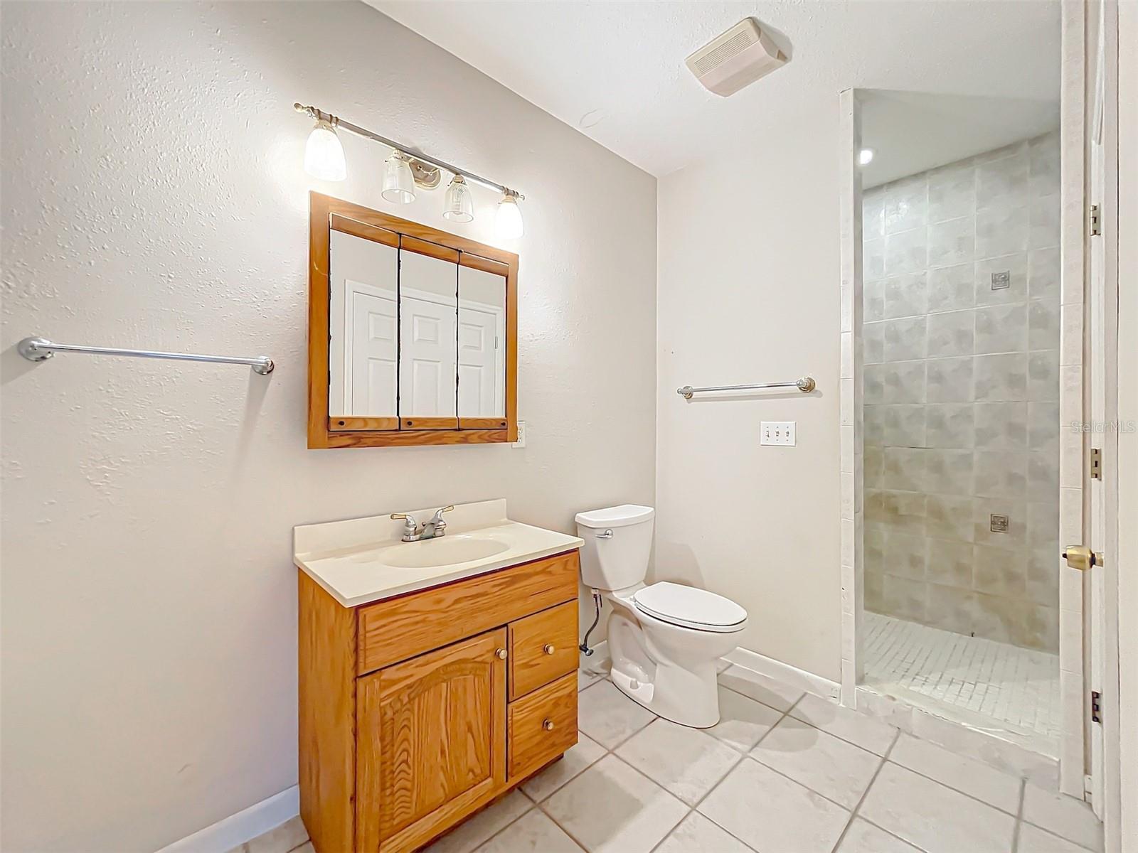 1000 W LAKESHORE DR, CLERMONT, FL, 34711