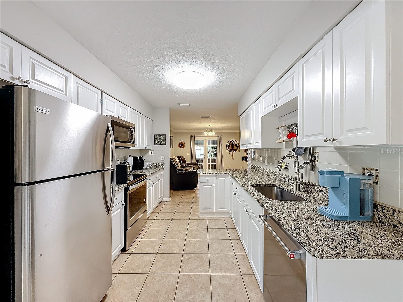 2110 CLIFTON DR, VALRICO, FL, 33594
