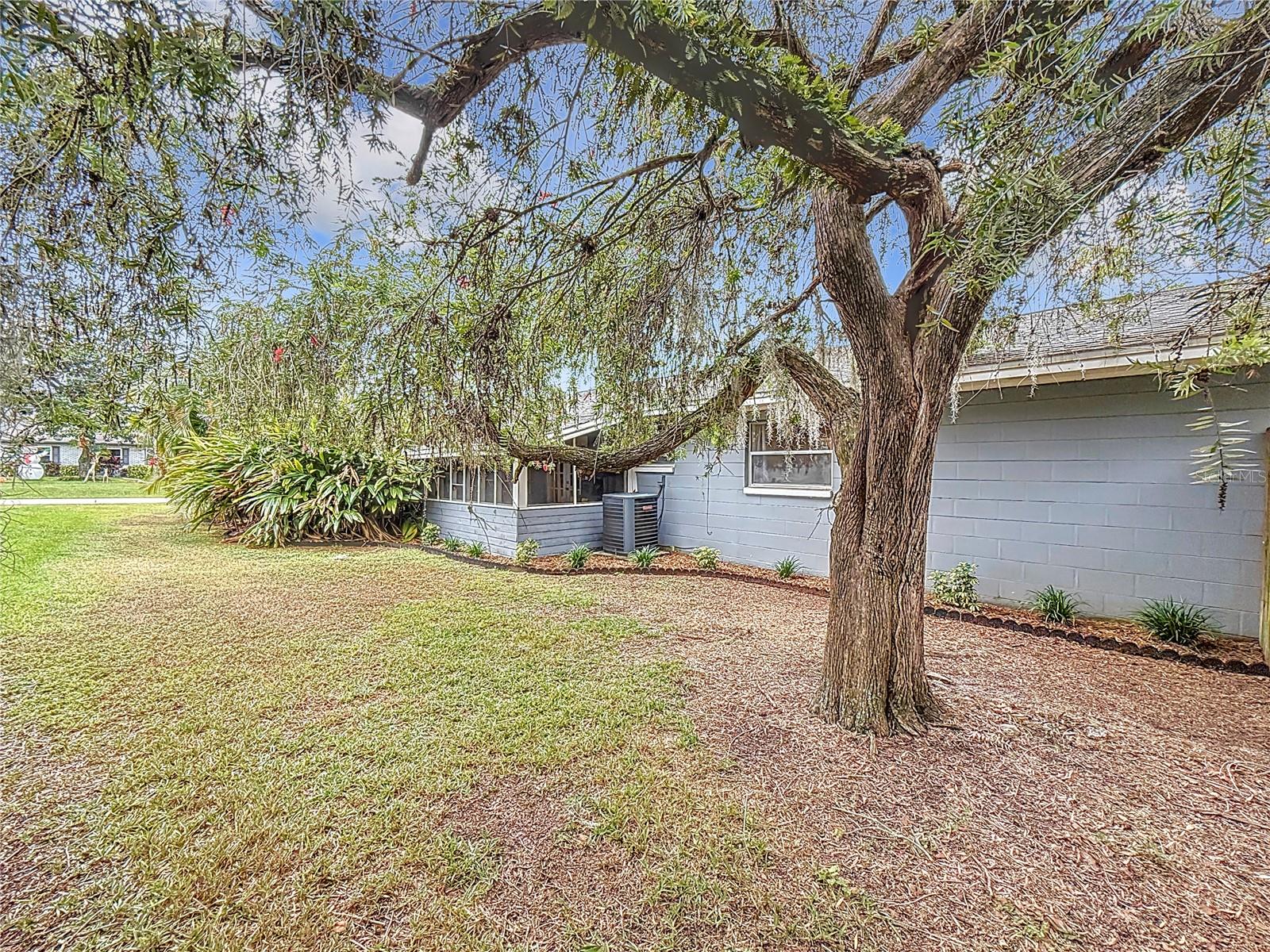 2110 CLIFTON DR, VALRICO, FL, 33594