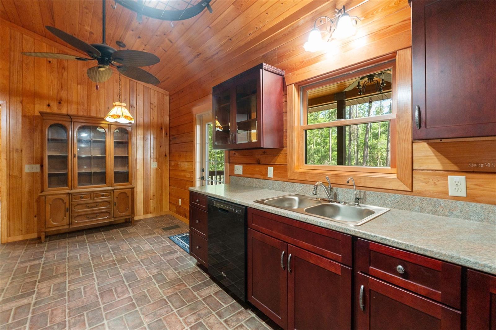 6051 VALLEY SPRING DR, BROOKSVILLE, FL, 34601