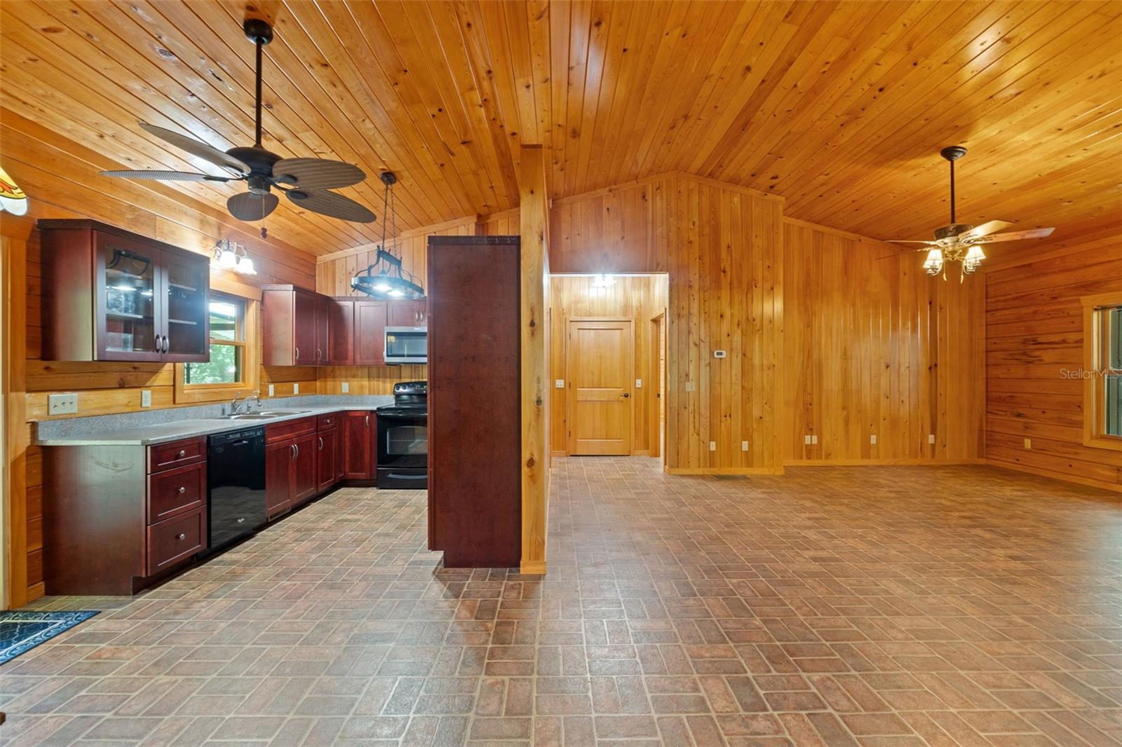 6051 VALLEY SPRING DR, BROOKSVILLE, FL, 34601
