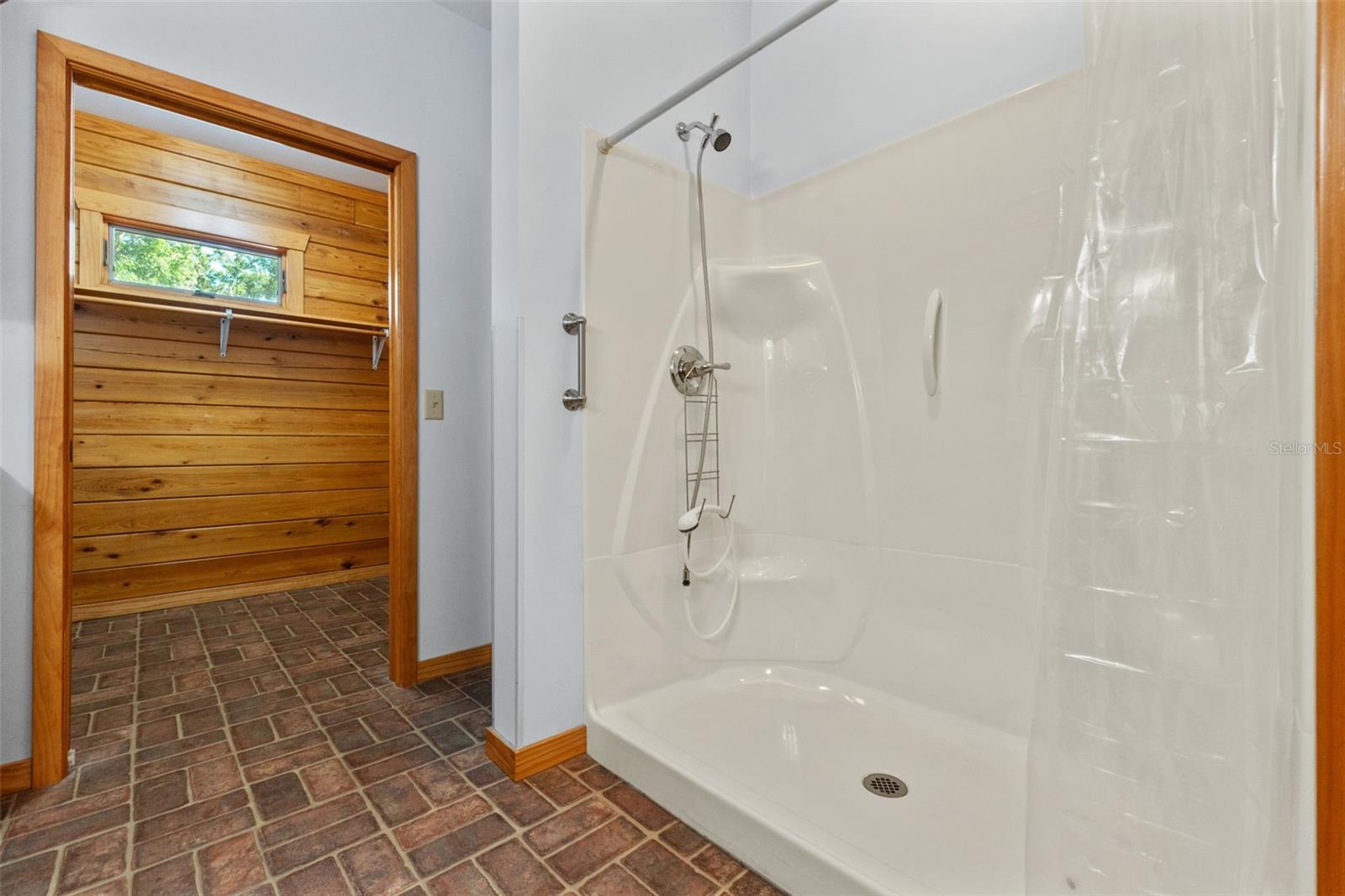 6051 VALLEY SPRING DR, BROOKSVILLE, FL, 34601