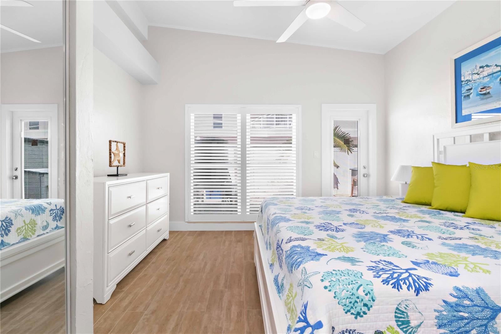 1129 SEASIDE DR #20, SARASOTA, FL, 34242