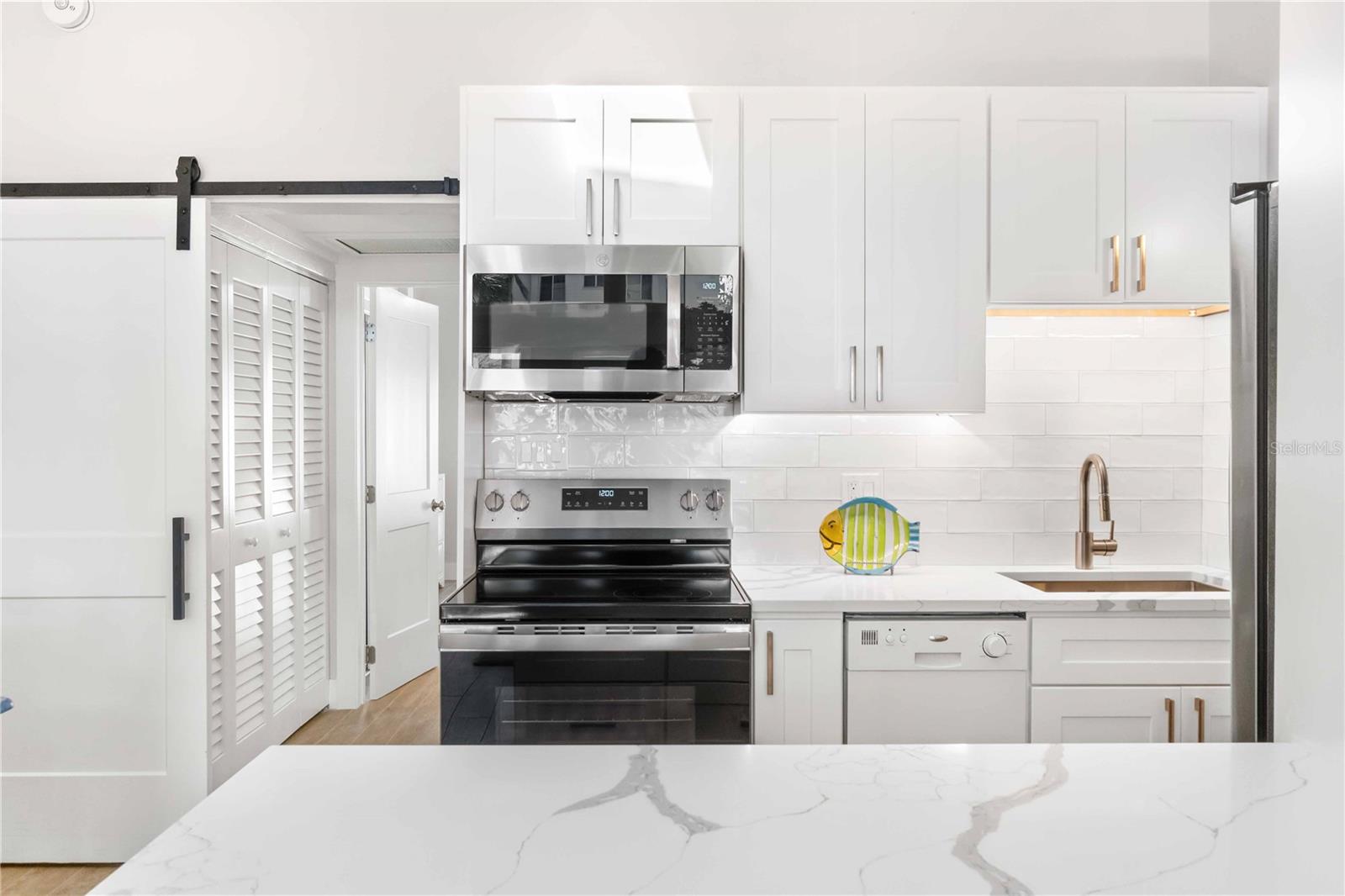 1129 SEASIDE DR #20, SARASOTA, FL, 34242
