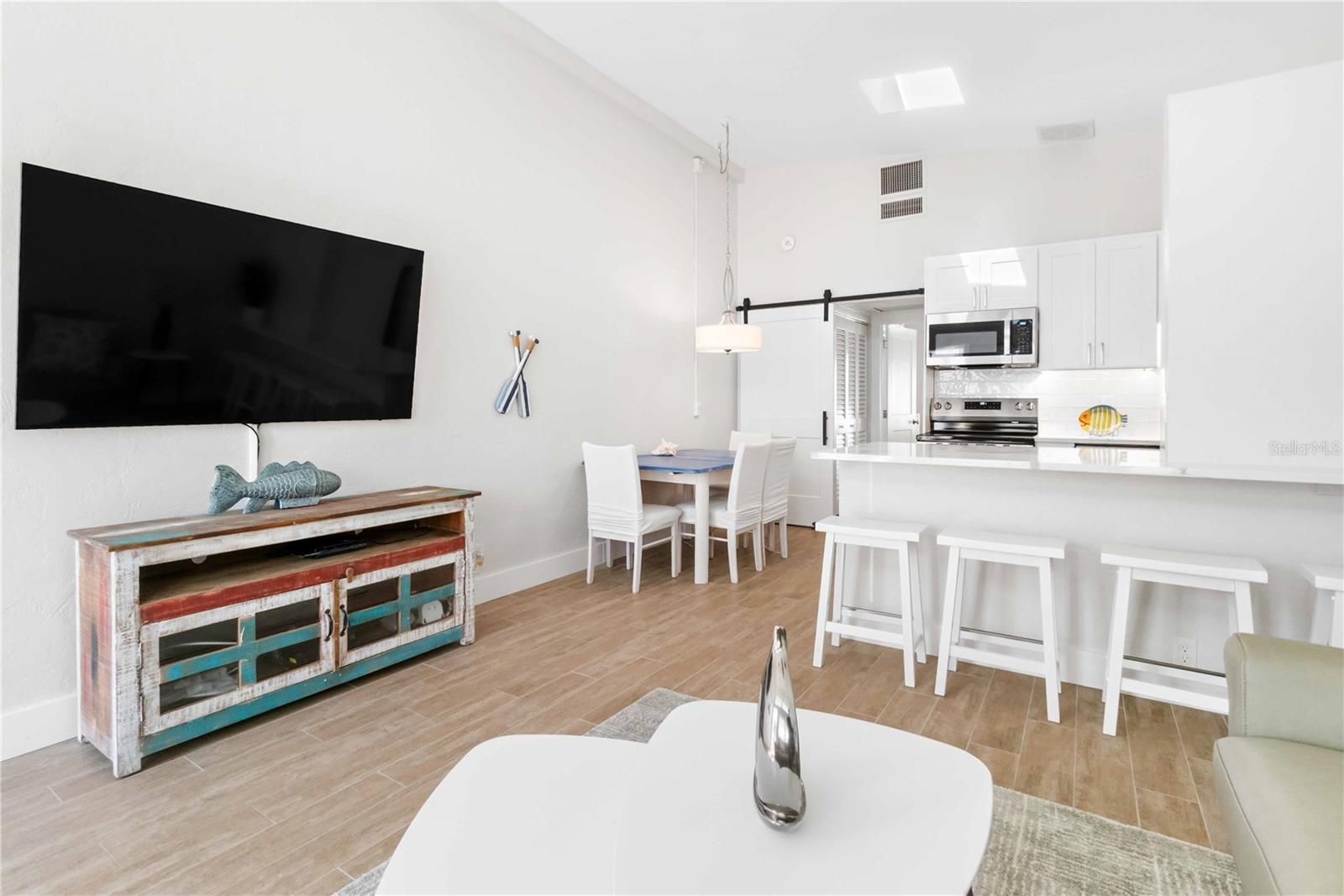1129 SEASIDE DR #20, SARASOTA, FL, 34242