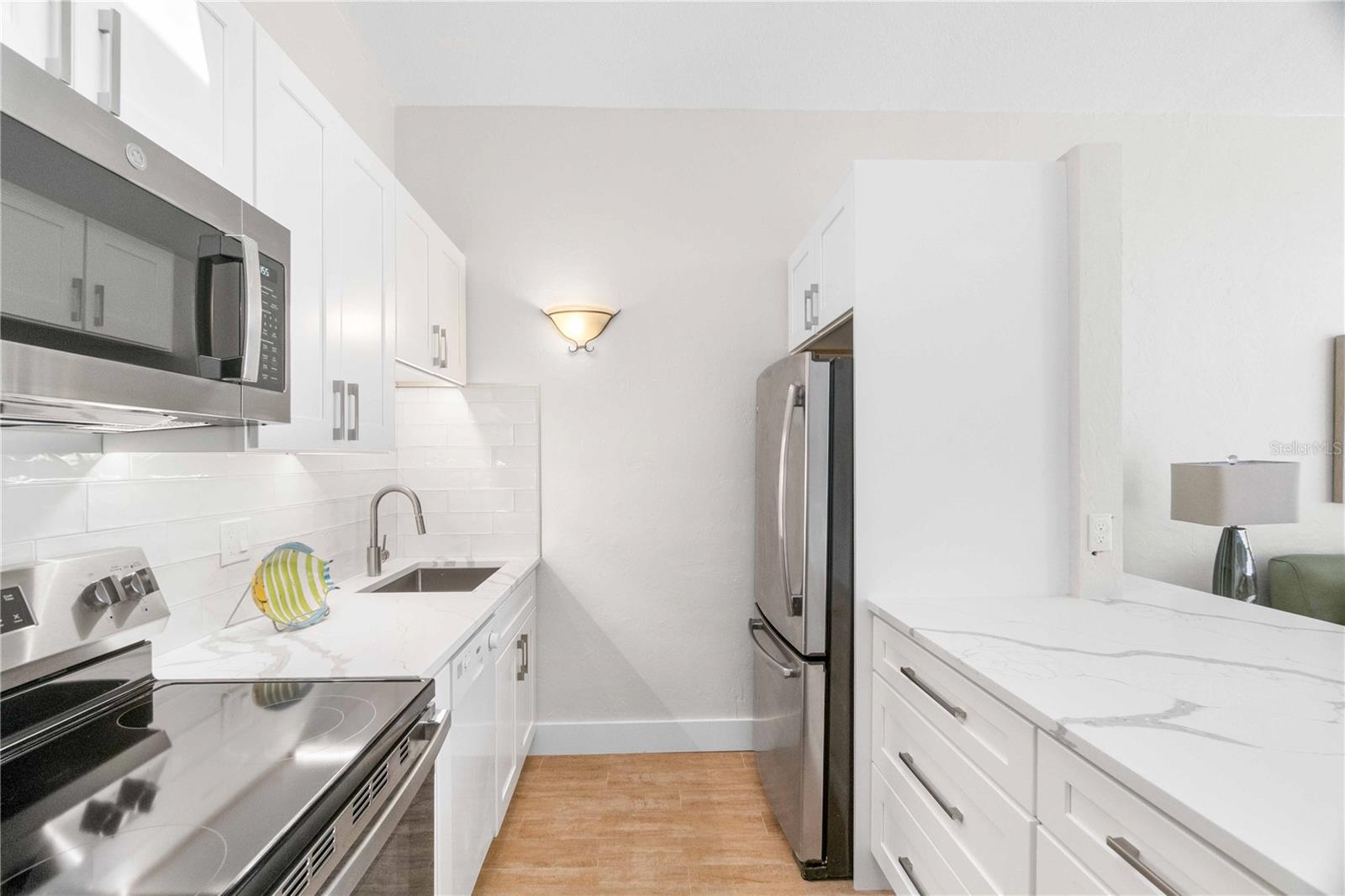 1129 SEASIDE DR #20, SARASOTA, FL, 34242