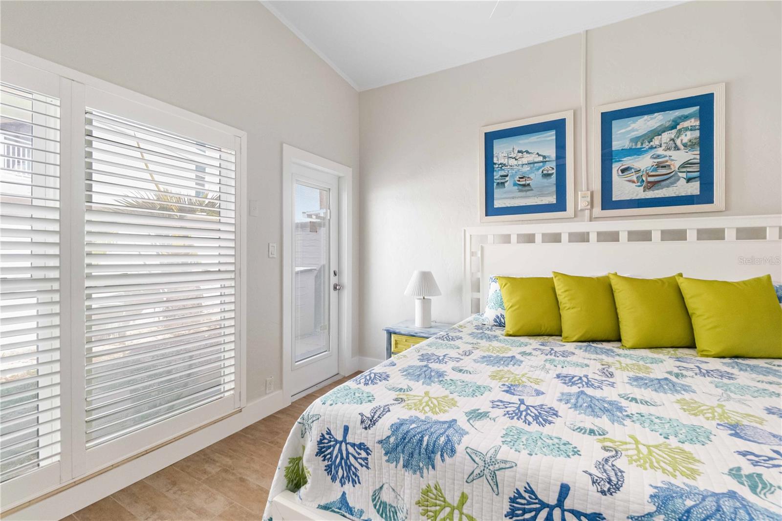 1129 SEASIDE DR #20, SARASOTA, FL, 34242