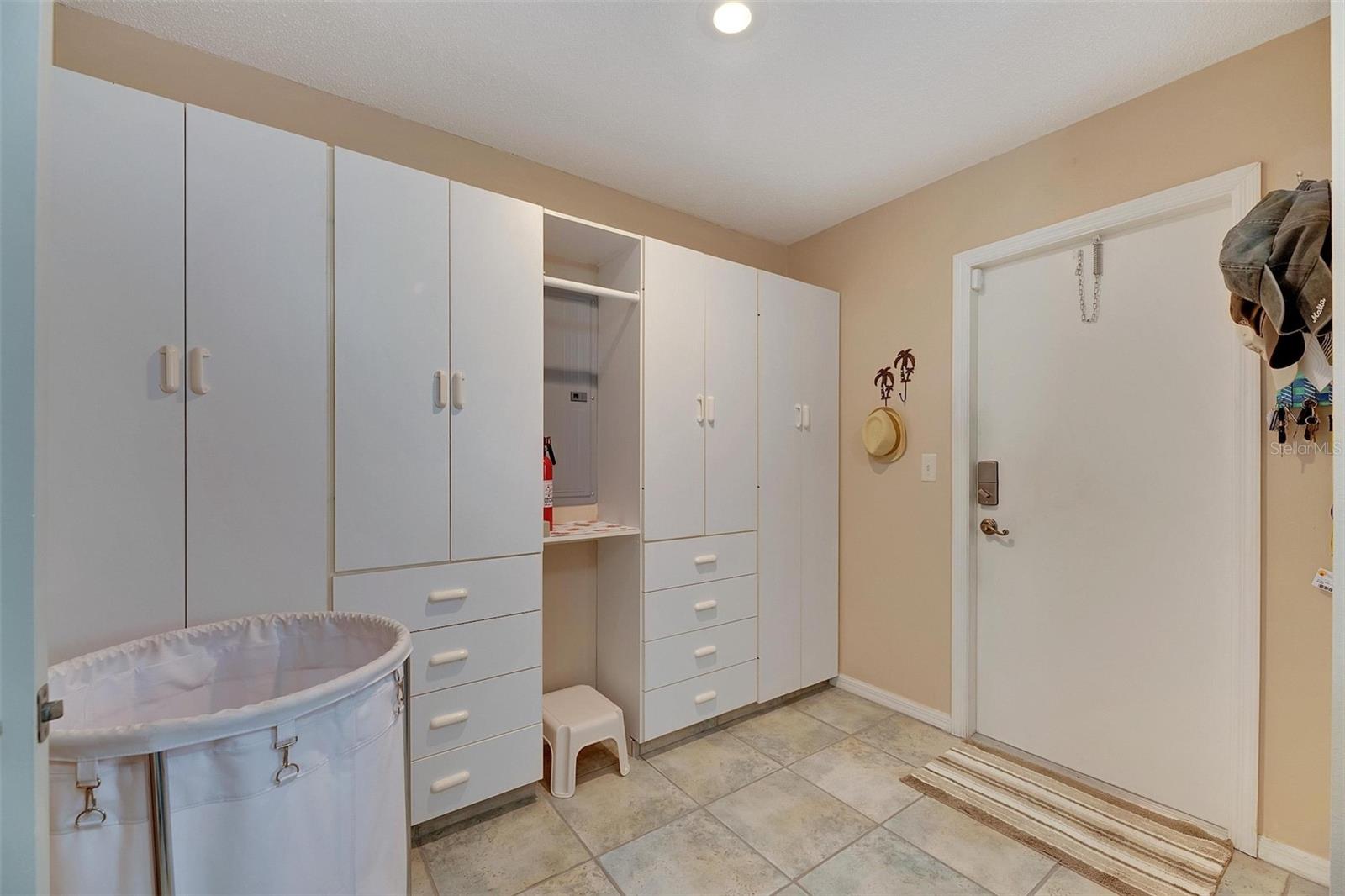 1719 S PEBBLE BEACH BLVD, SUN CITY CENTER, FL, 33573