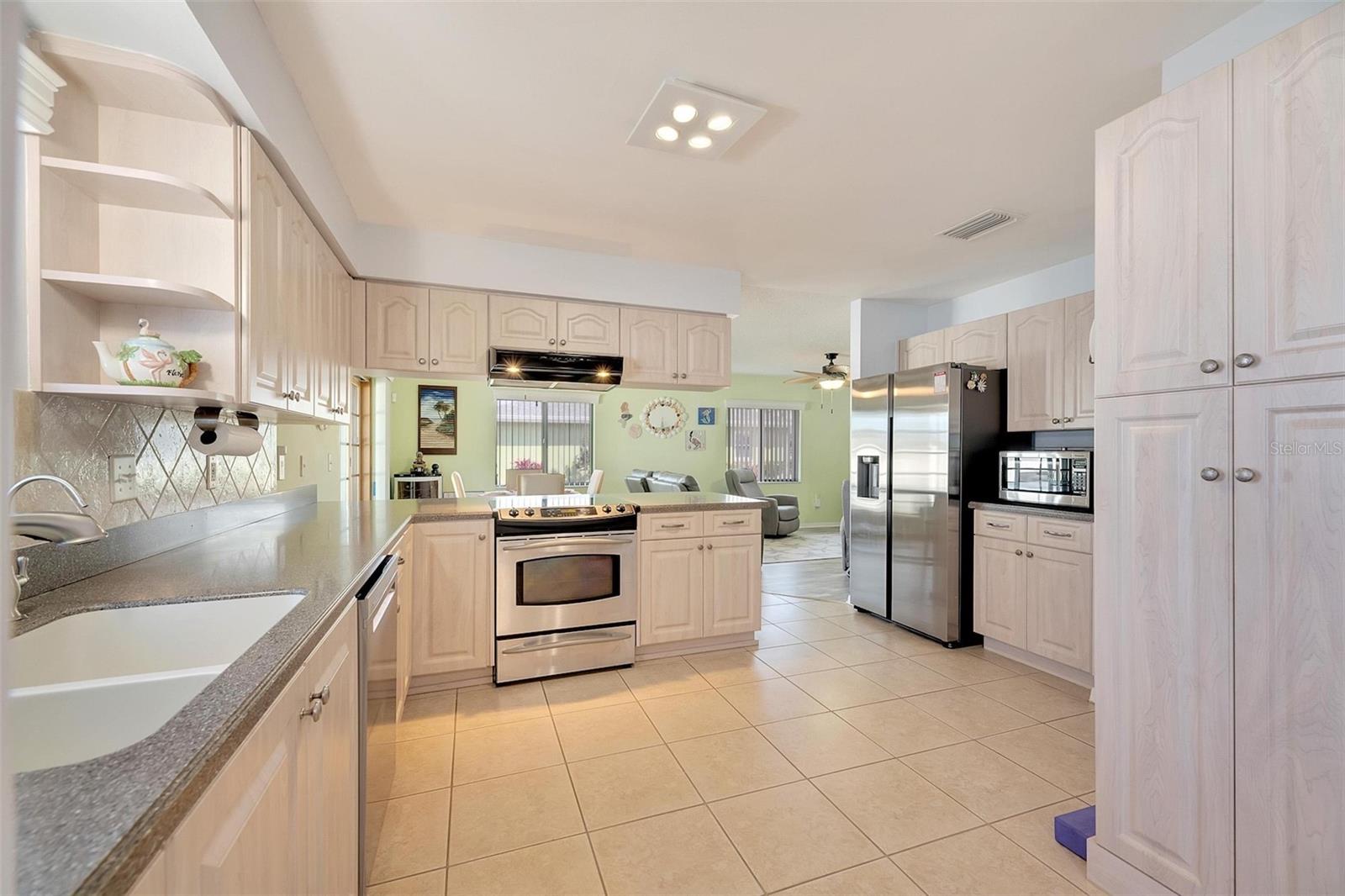 1719 S PEBBLE BEACH BLVD, SUN CITY CENTER, FL, 33573