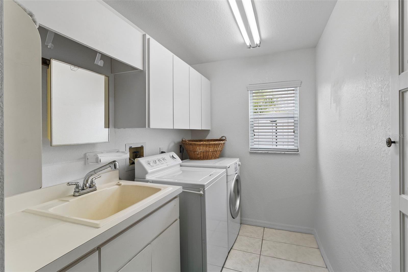 303 PARAMARIBO ST, PUNTA GORDA, FL, 33983
