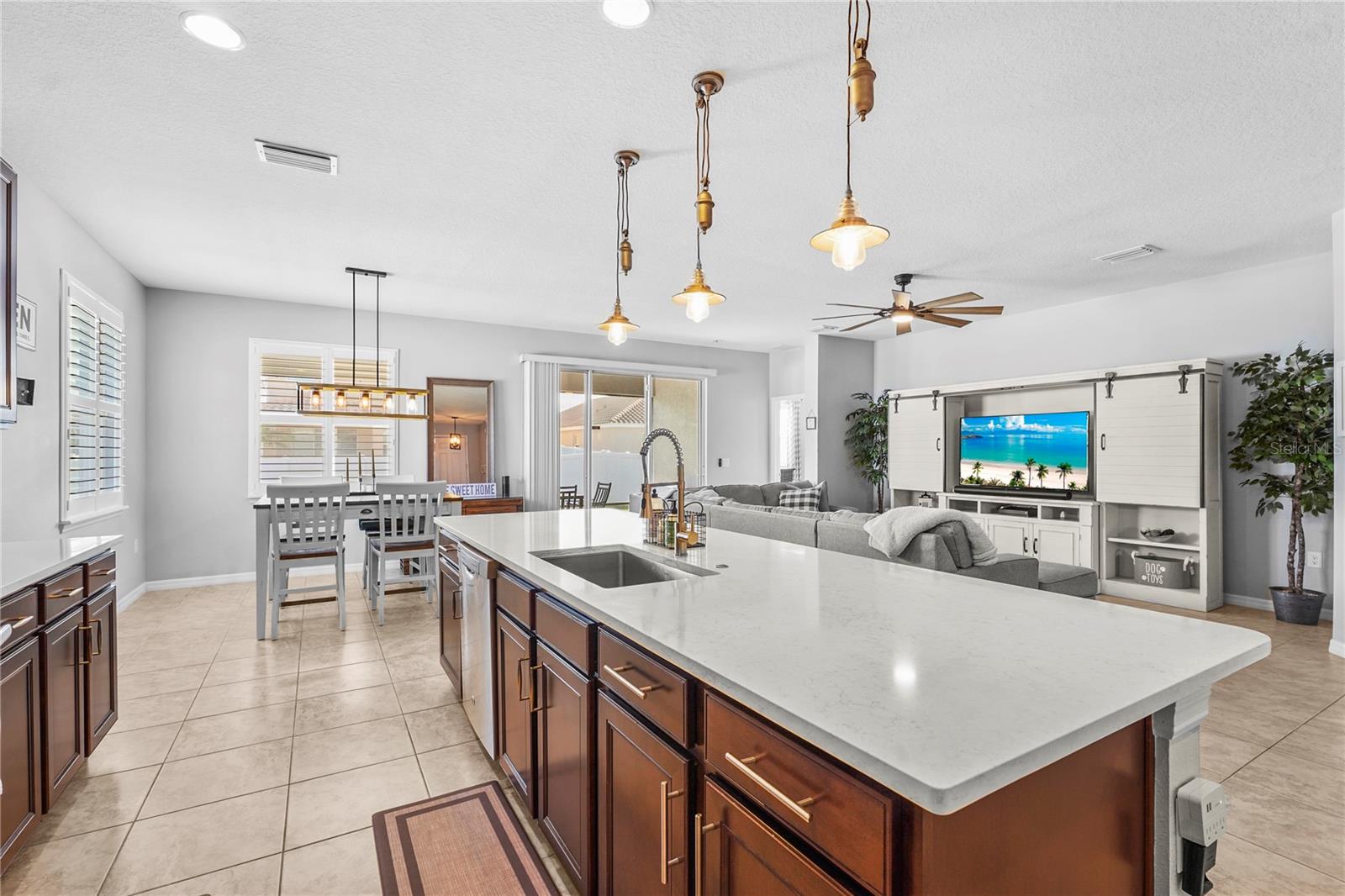 3033 ESMERALDA DR, SARASOTA, FL, 34243