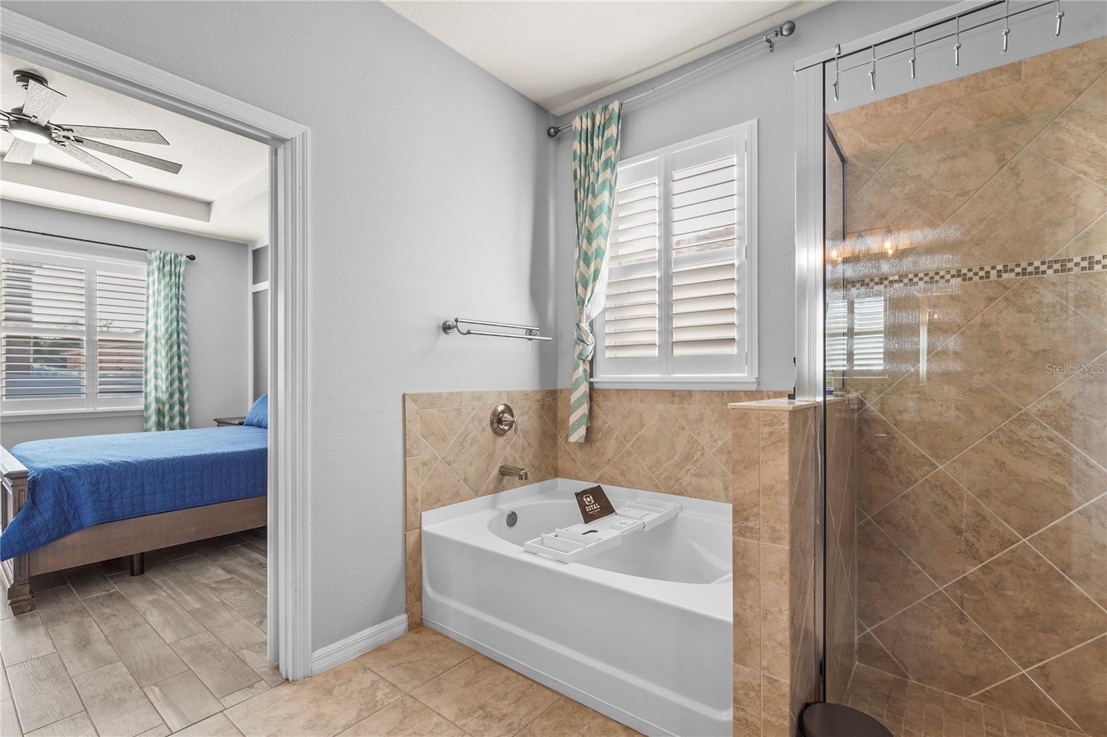 3033 ESMERALDA DR, SARASOTA, FL, 34243