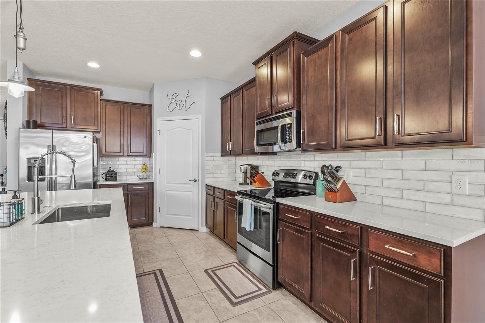 3033 ESMERALDA DR, SARASOTA, FL, 34243