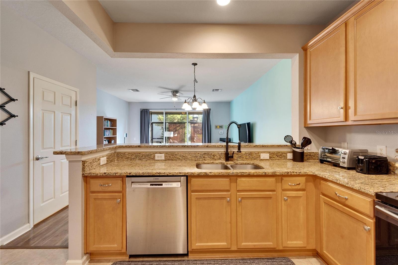 6912 ROCK SPRINGS WAY, TAMPA, FL, 33625