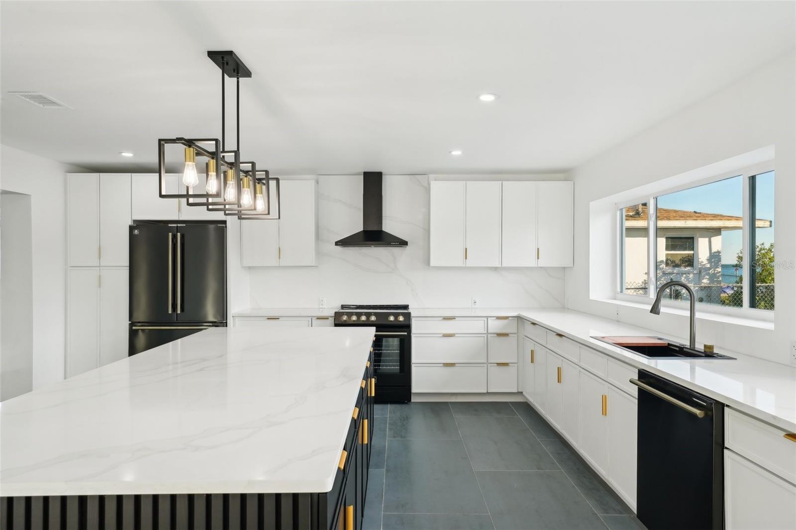 380 COLONY POINT RD S, ST PETERSBURG, FL, 33705