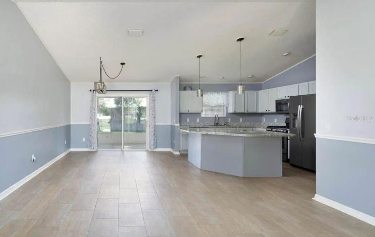 104 CHERRY BLOSSOM LN, LADY LAKE, FL, 32159