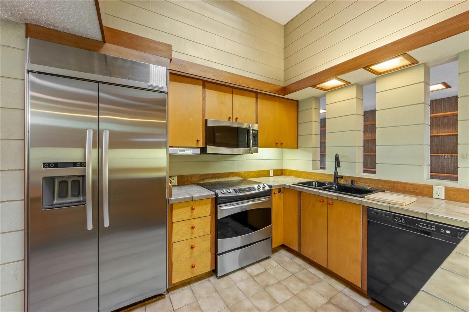 245 WILLOW AVE, ANNA MARIA, FL, 34216