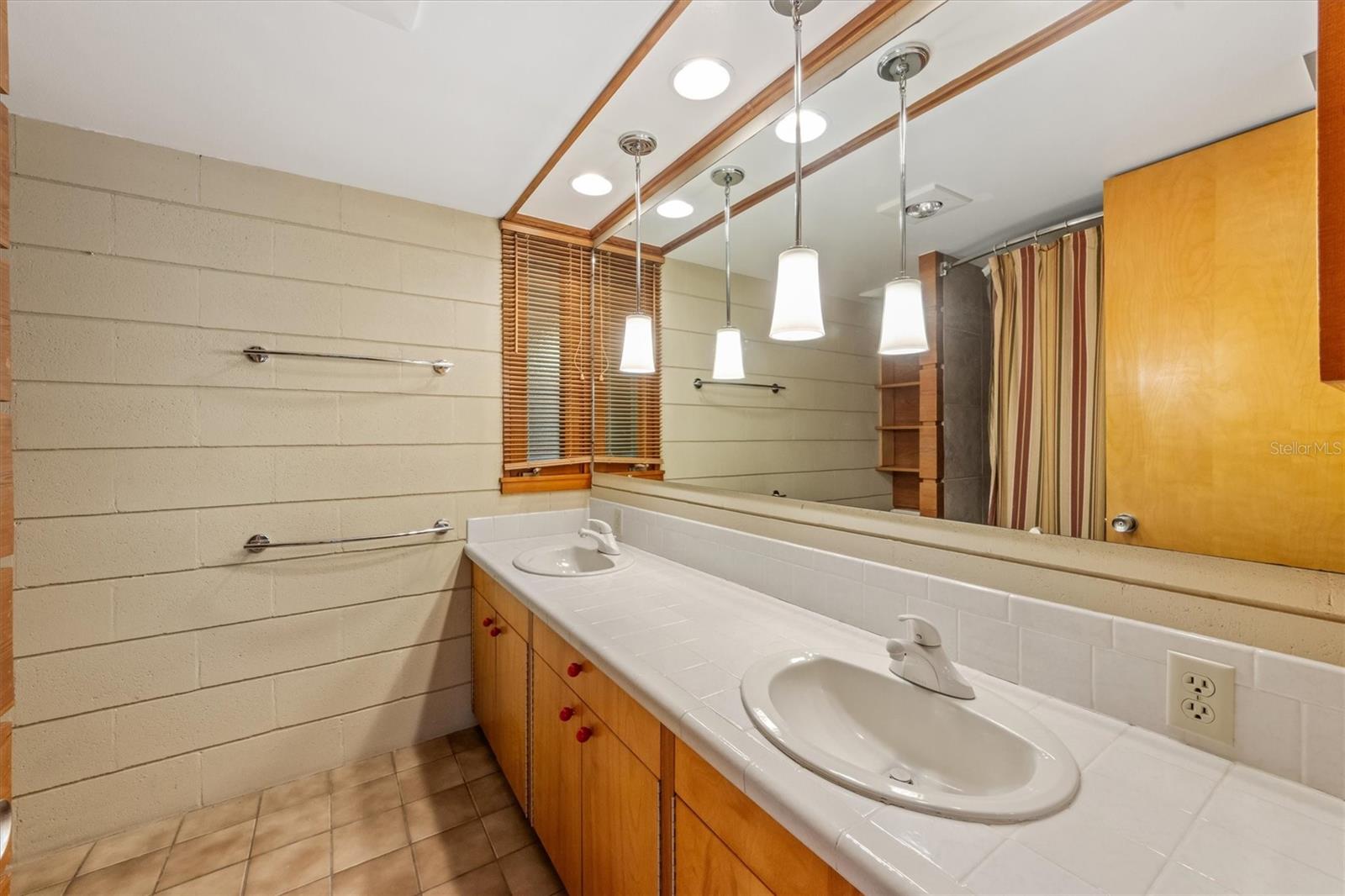 245 WILLOW AVE, ANNA MARIA, FL, 34216