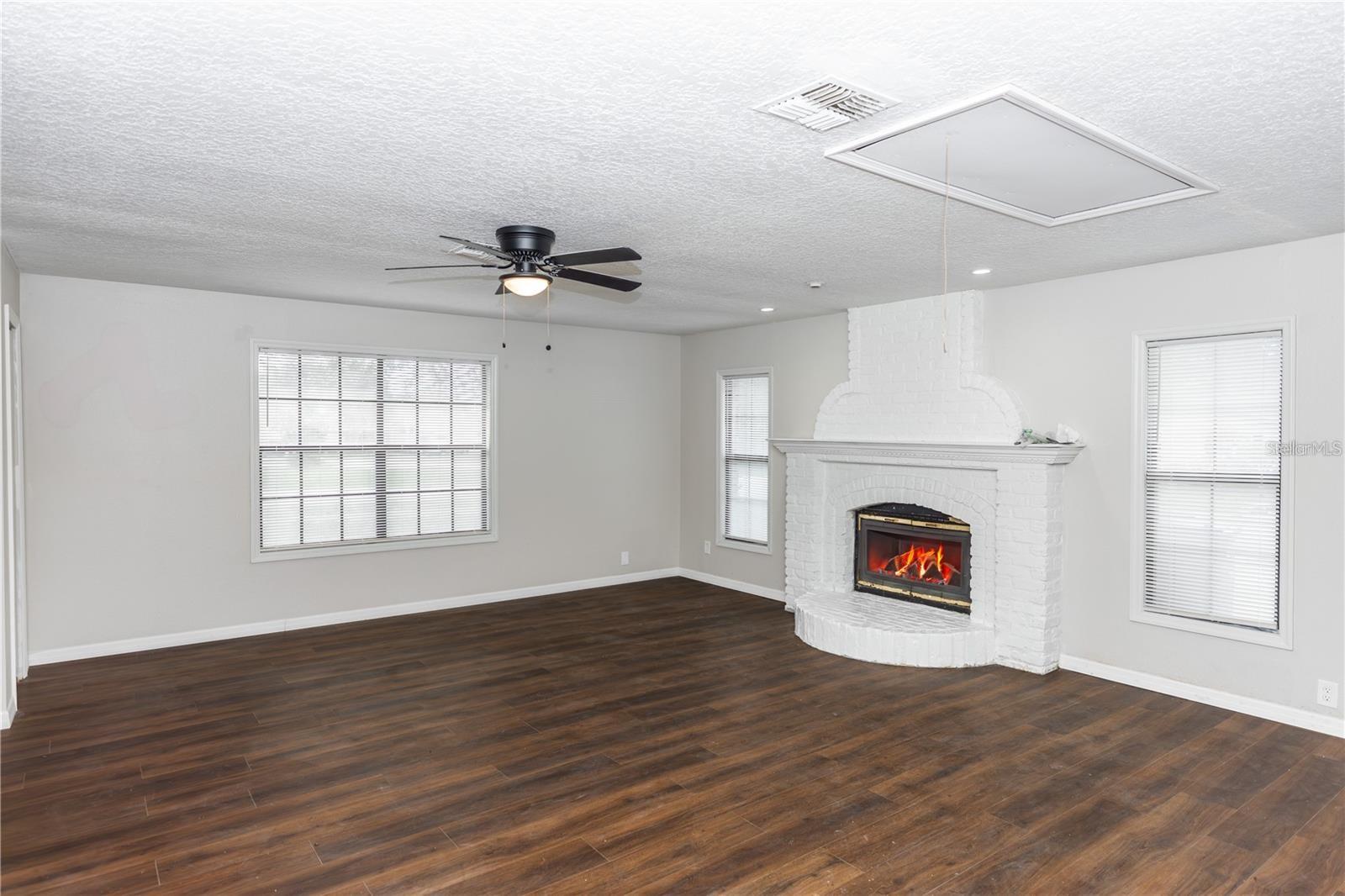 1135 E LOMBARDY DR, DELTONA, FL, 32725