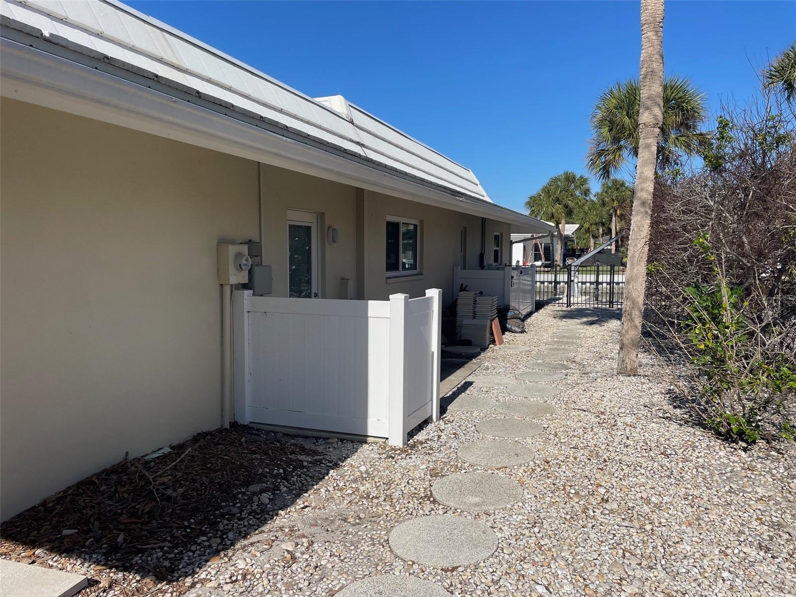 579 COMMONWEALTH LN, SARASOTA, FL, 34242