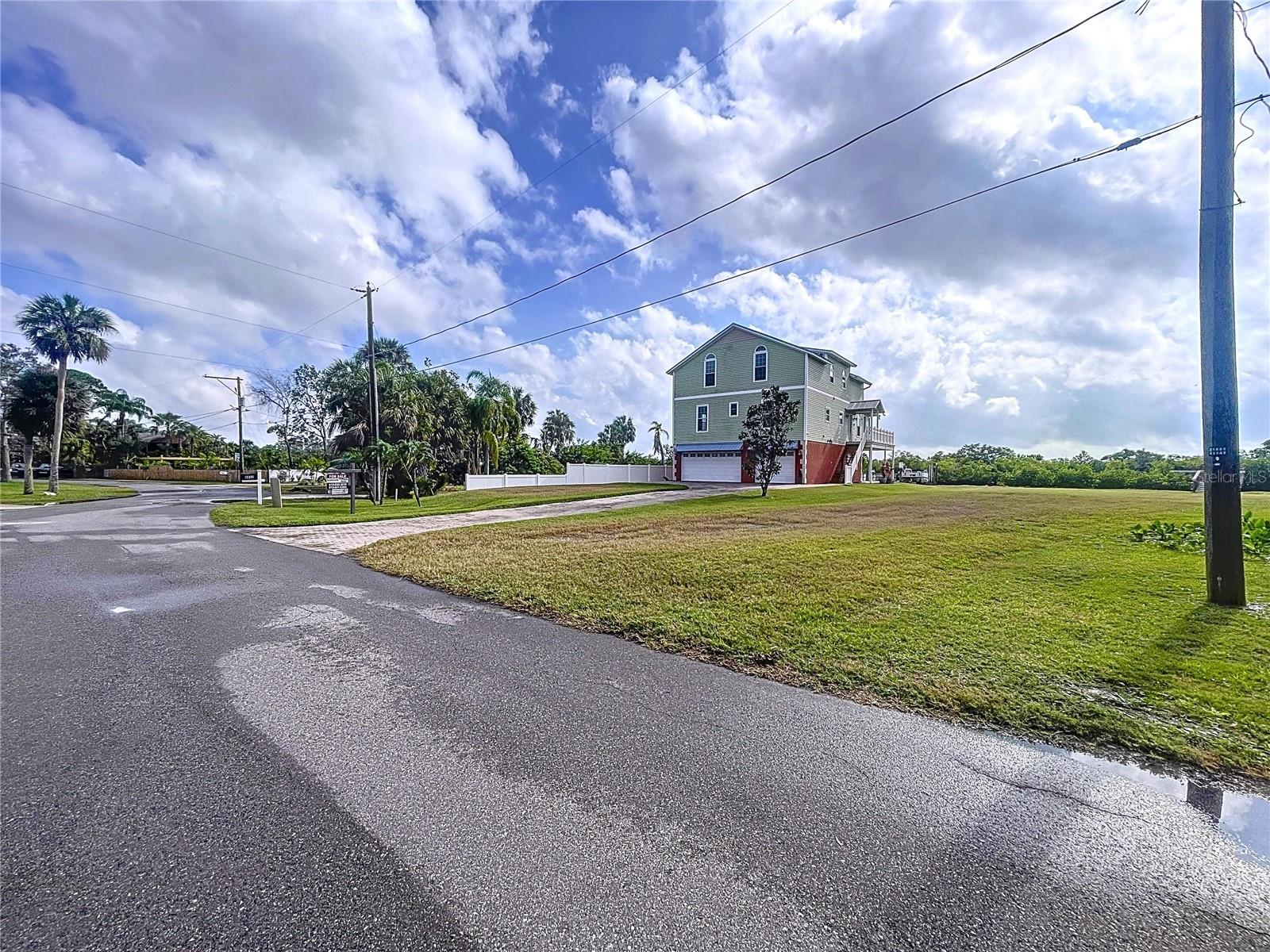 8934 ROCKY CREEK DR, TAMPA, FL, 33615