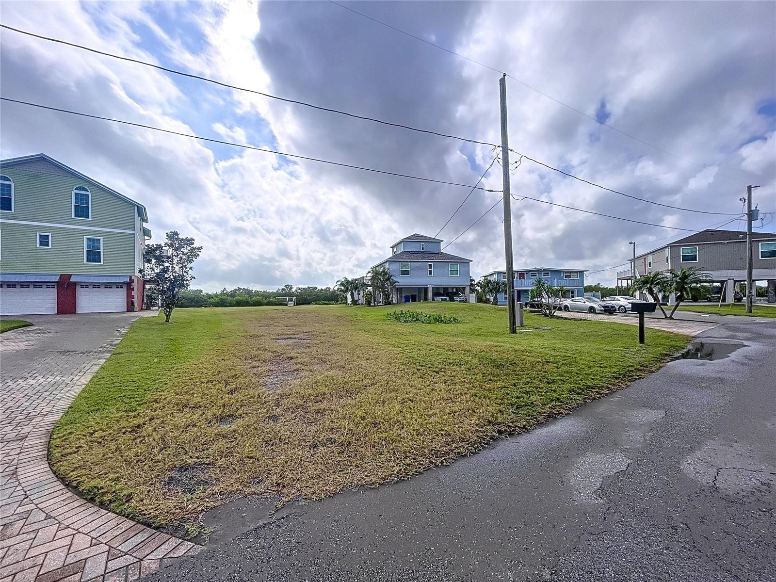 8934 ROCKY CREEK DR, TAMPA, FL, 33615