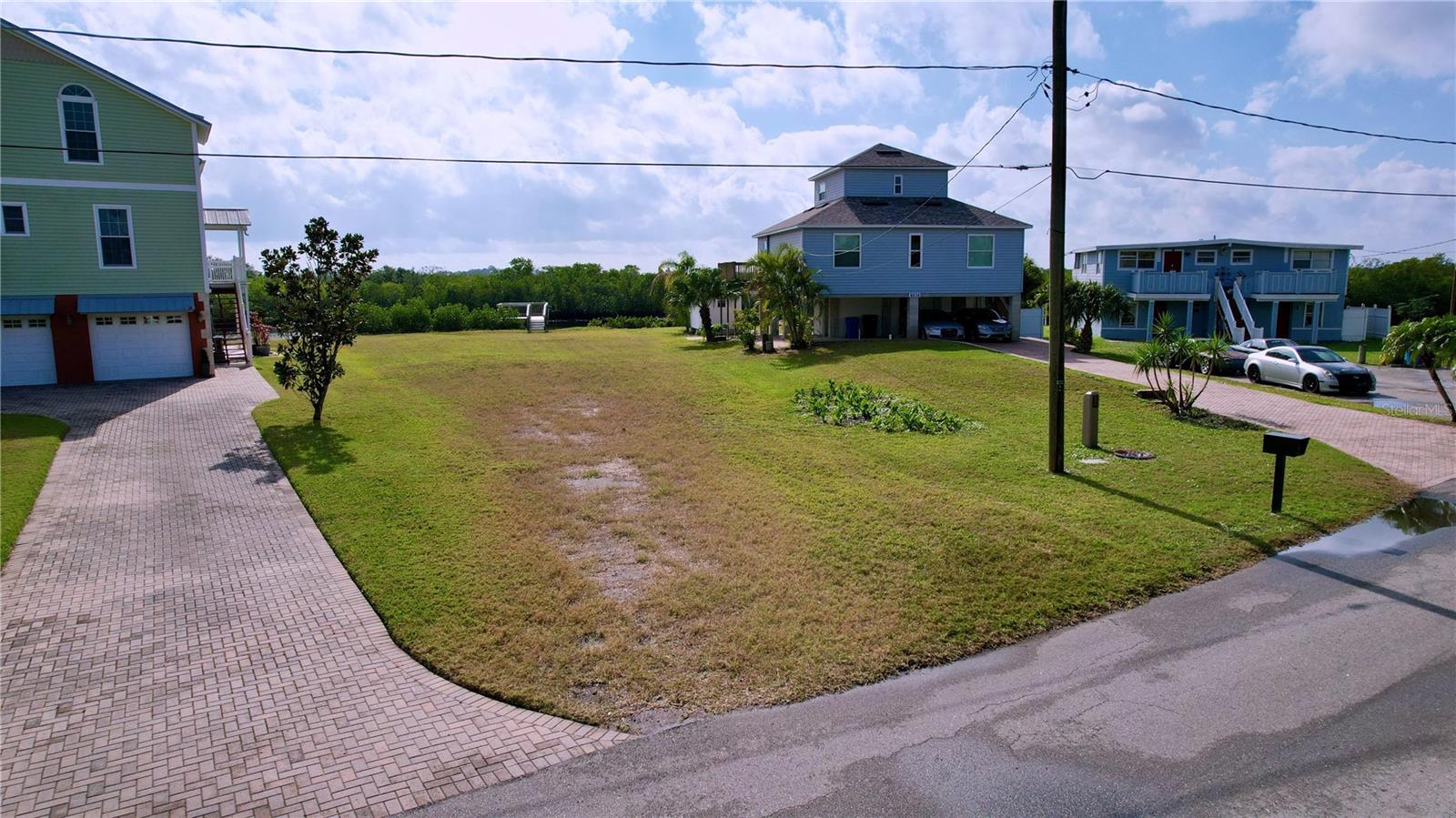 8934 ROCKY CREEK DR, TAMPA, FL, 33615