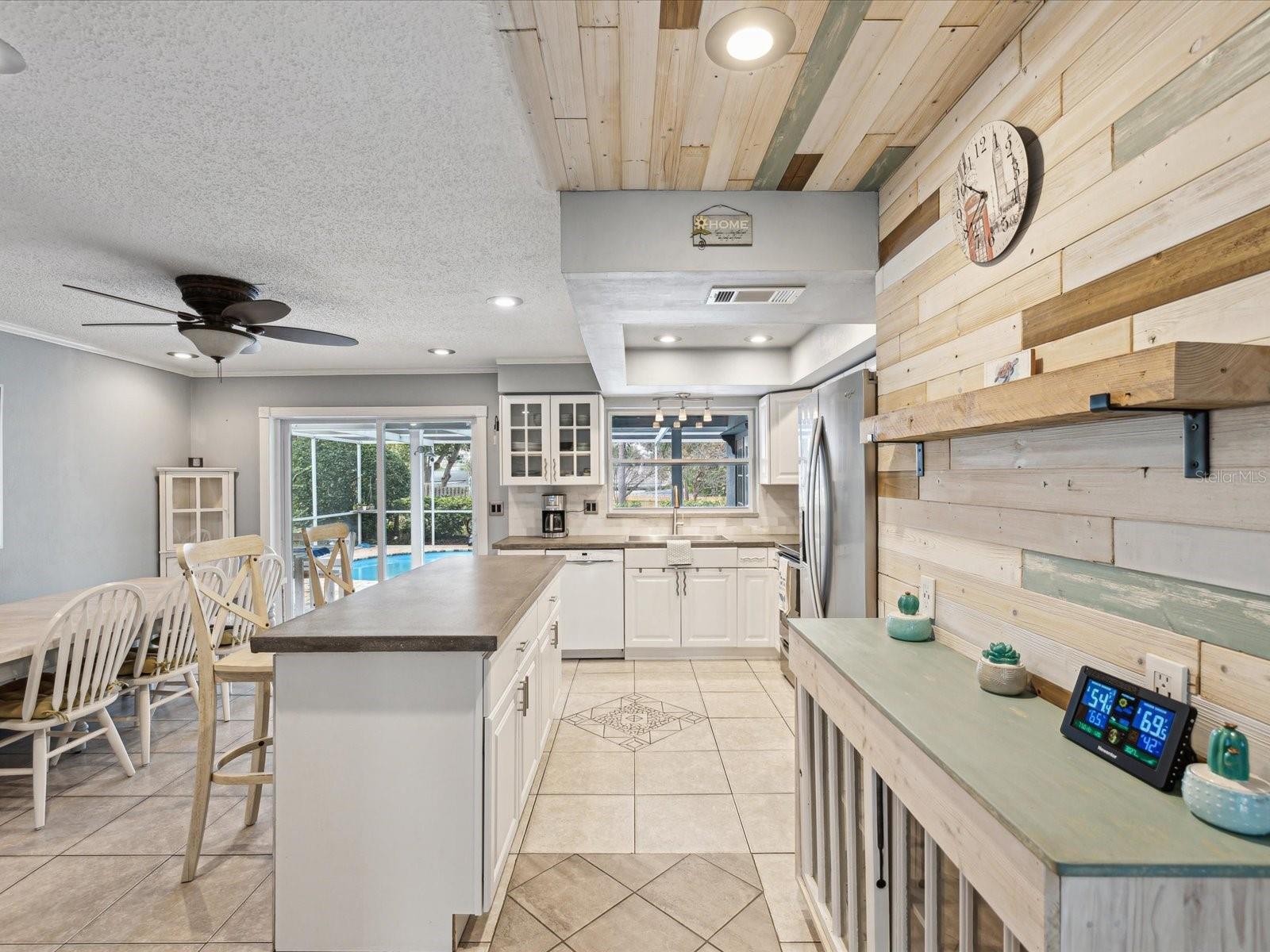 1611 BROOK DR, DUNEDIN, FL, 34698