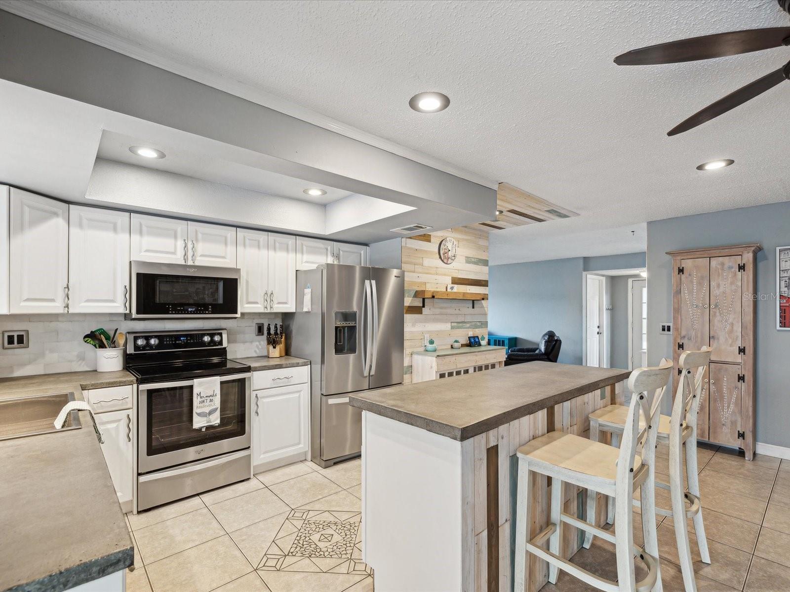 1611 BROOK DR, DUNEDIN, FL, 34698