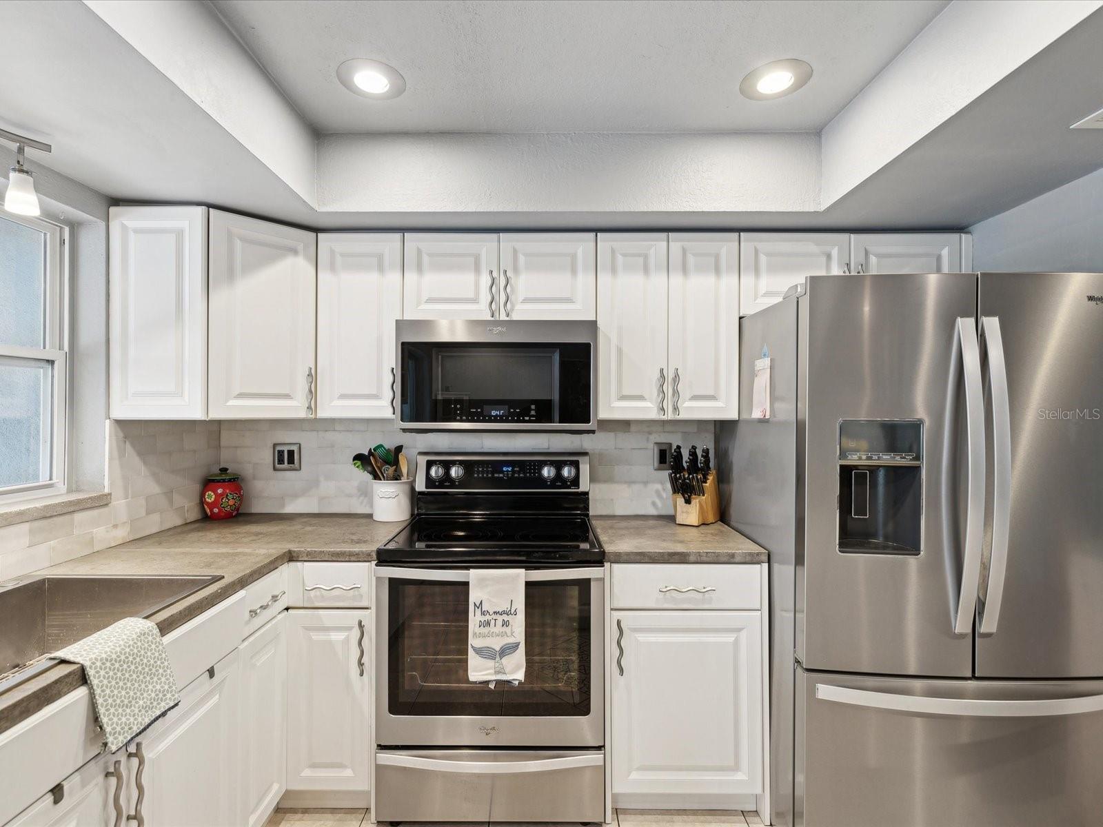 1611 BROOK DR, DUNEDIN, FL, 34698