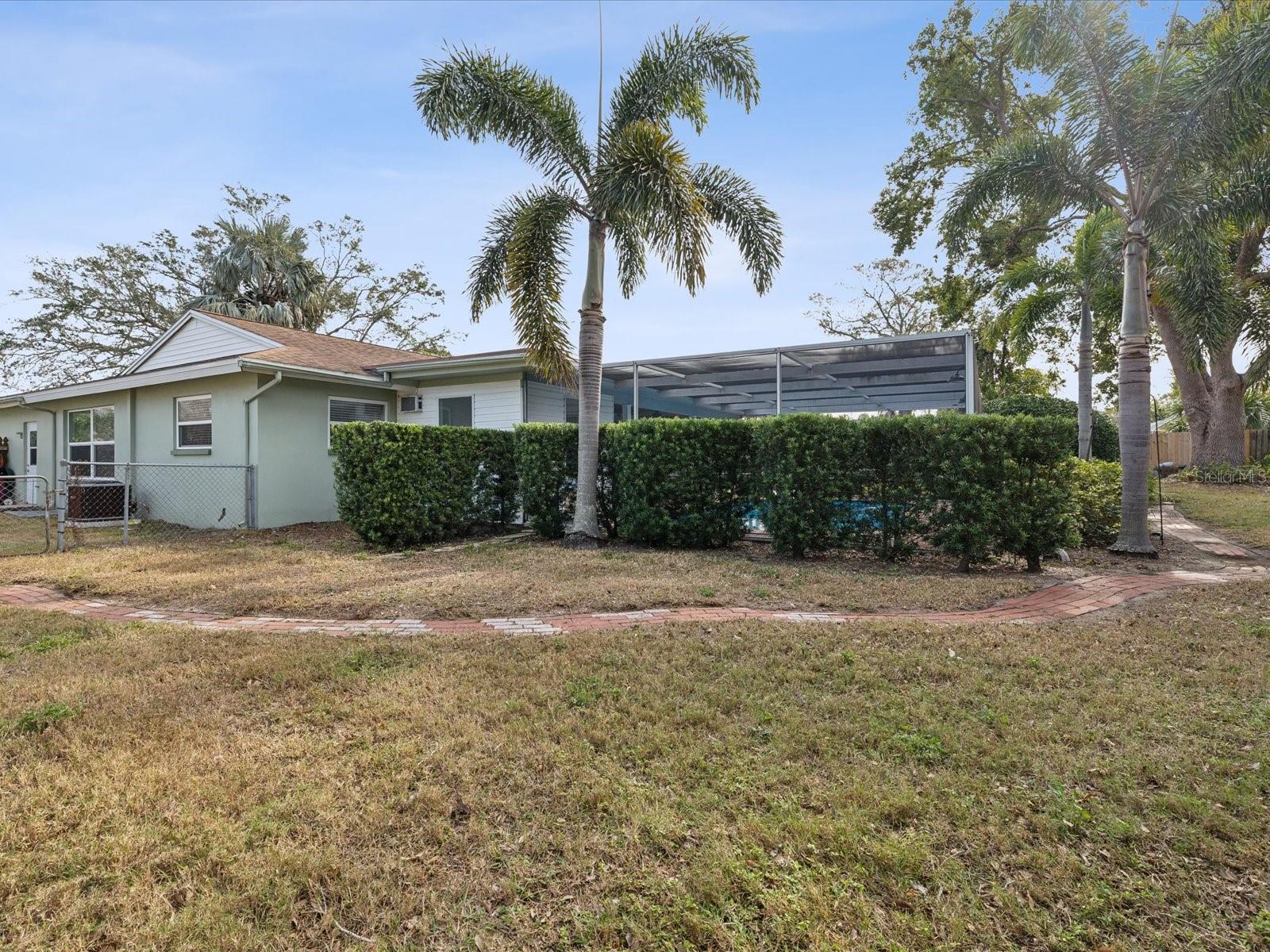 1611 BROOK DR, DUNEDIN, FL, 34698