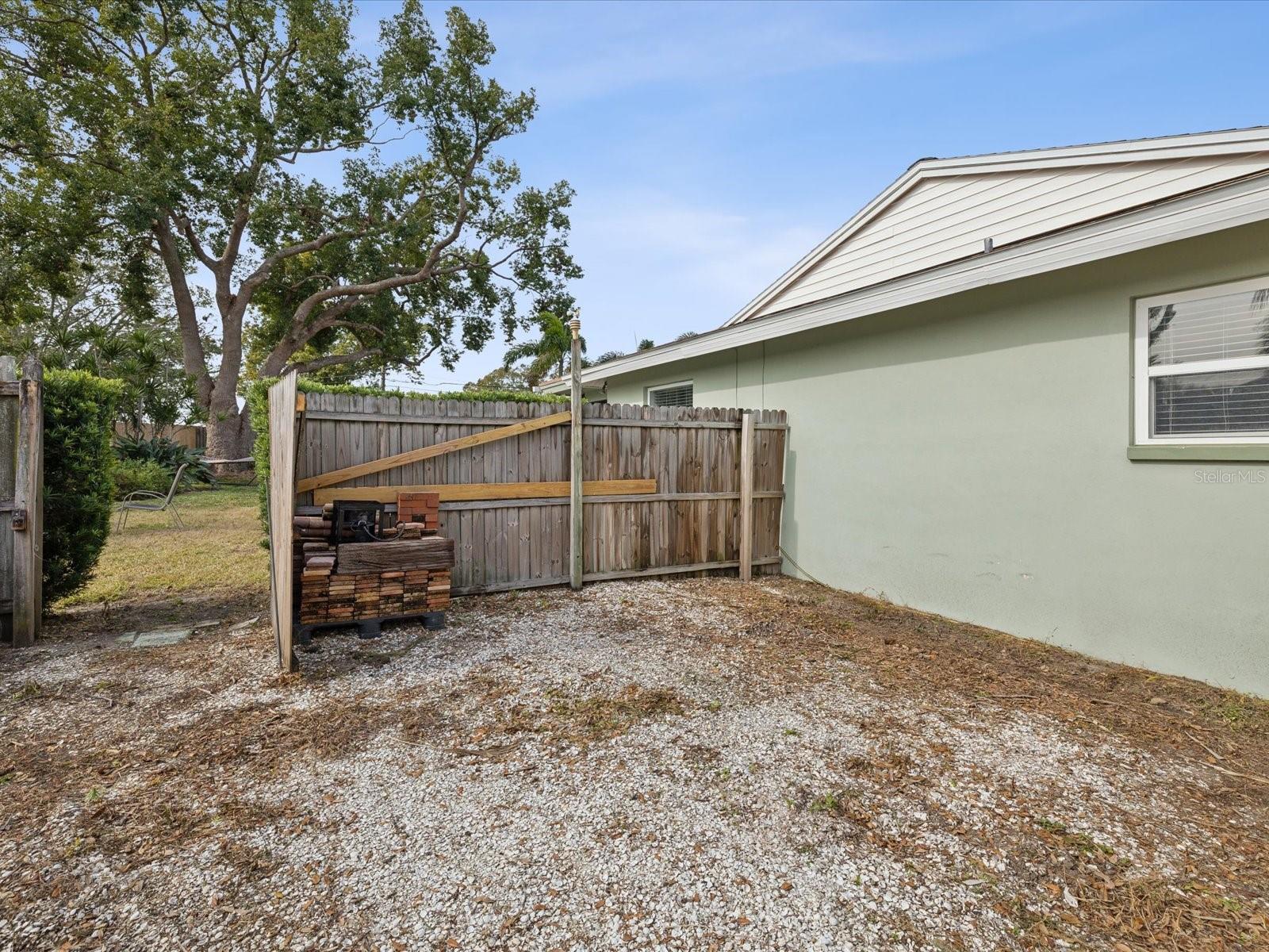 1611 BROOK DR, DUNEDIN, FL, 34698