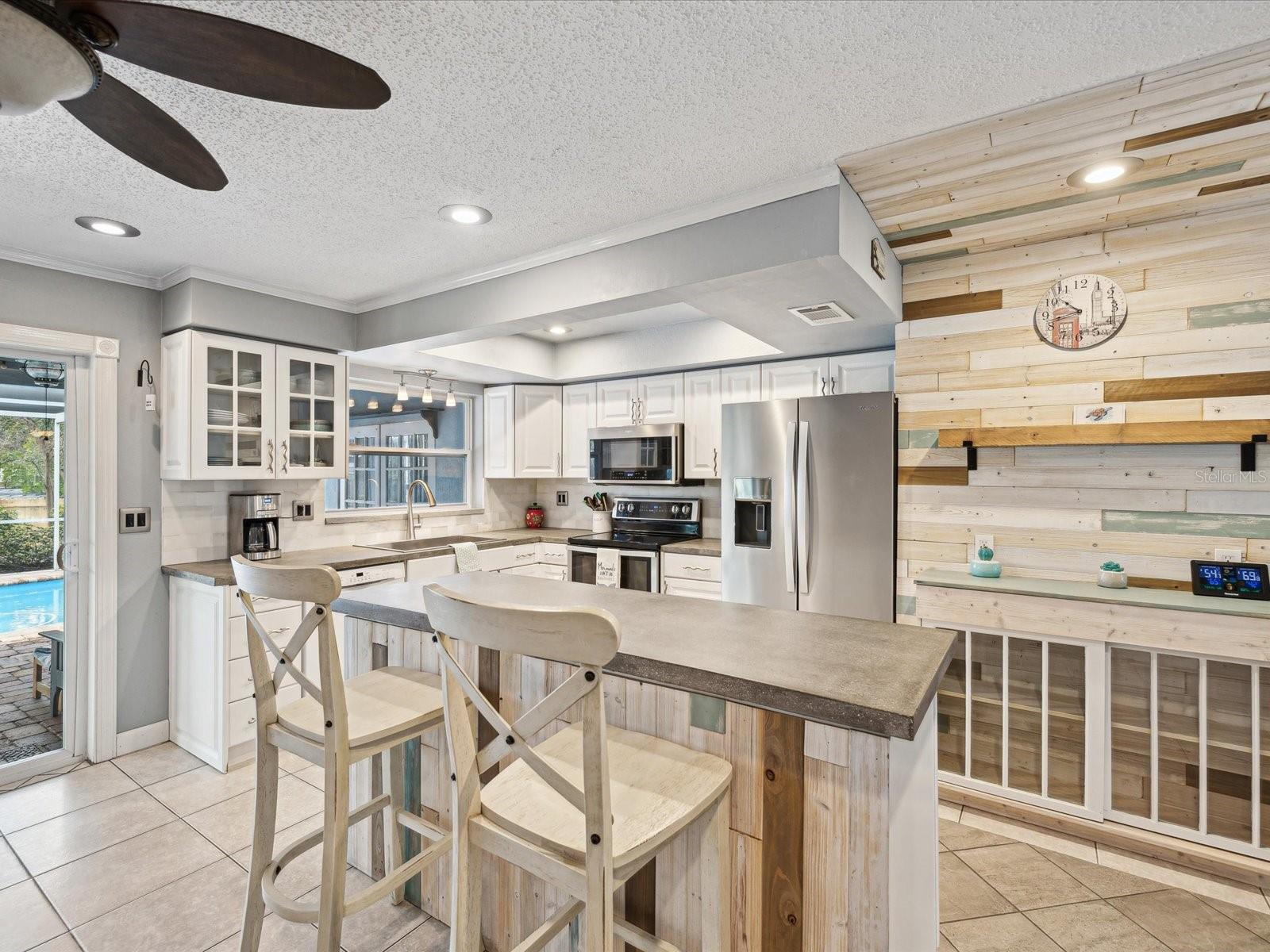1611 BROOK DR, DUNEDIN, FL, 34698