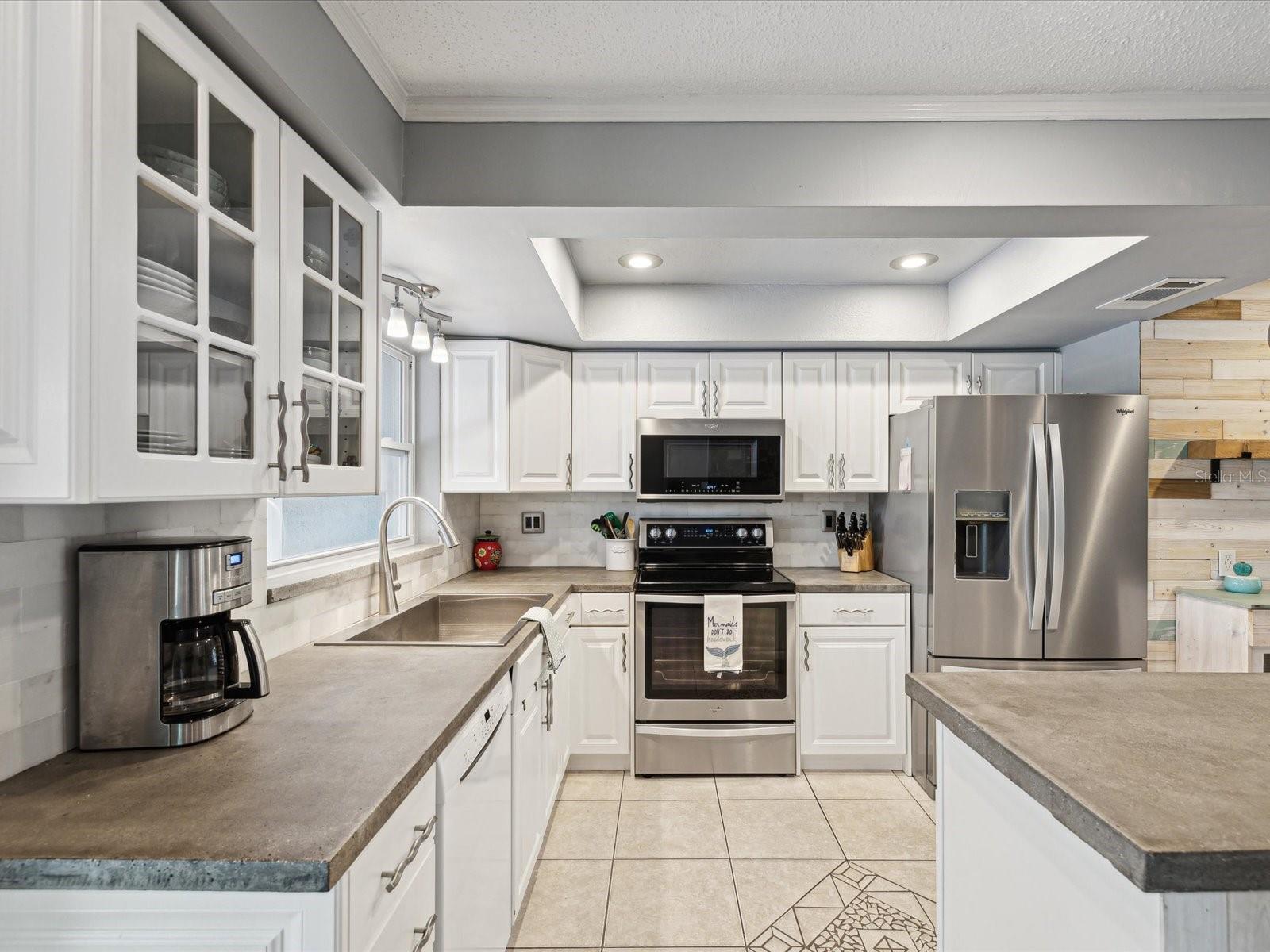 1611 BROOK DR, DUNEDIN, FL, 34698