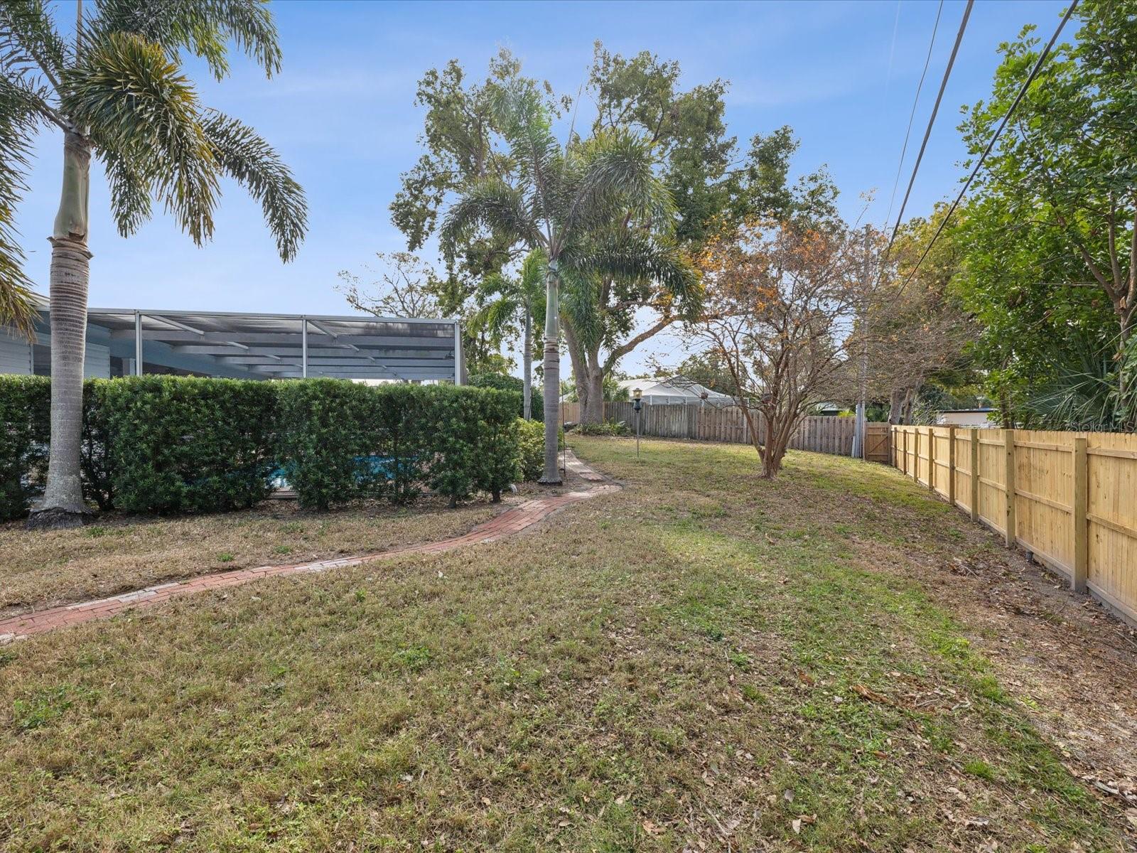 1611 BROOK DR, DUNEDIN, FL, 34698