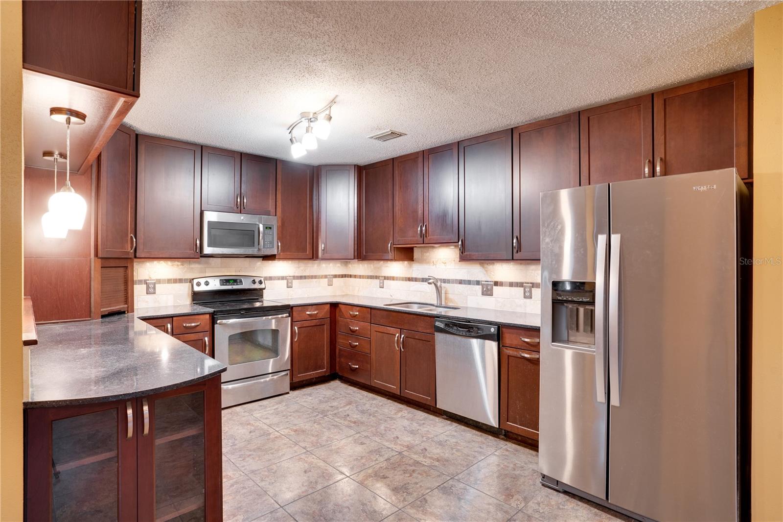 1901 N HIGHLAND AVE, CLEARWATER, FL, 33755