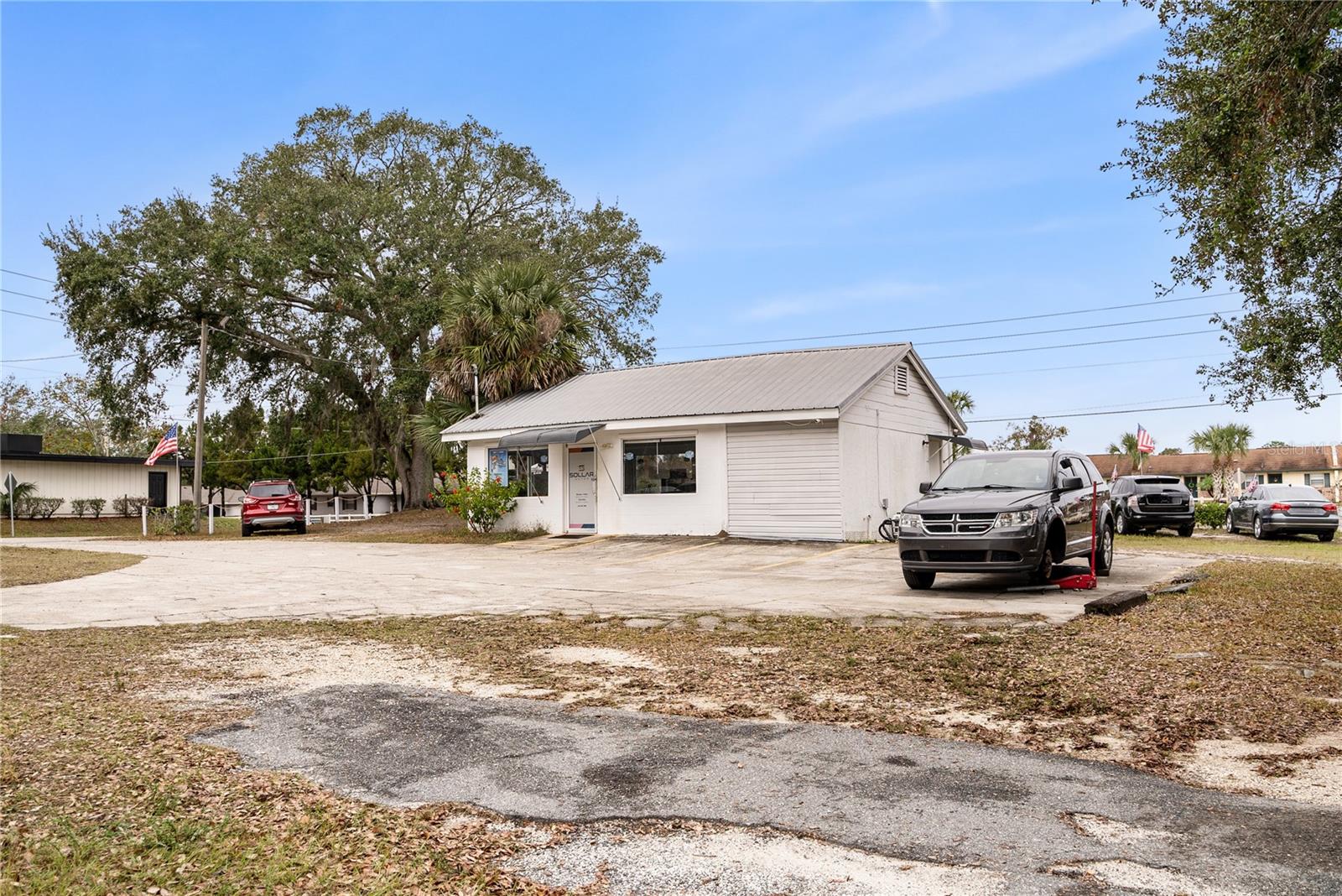 1421 GRIFFIN RD, LEESBURG, FL, 34748