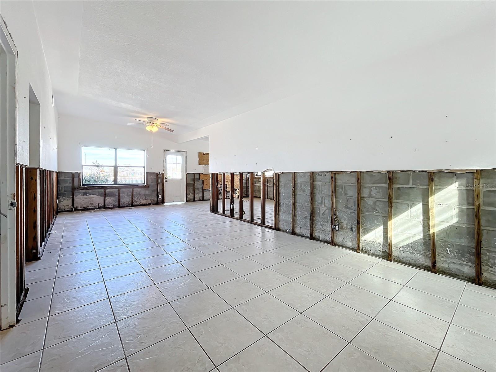 17030 DOLPHIN DR, NORTH REDINGTON BEACH, FL, 33708