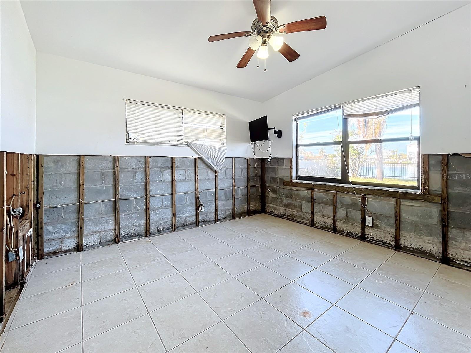 17030 DOLPHIN DR, NORTH REDINGTON BEACH, FL, 33708