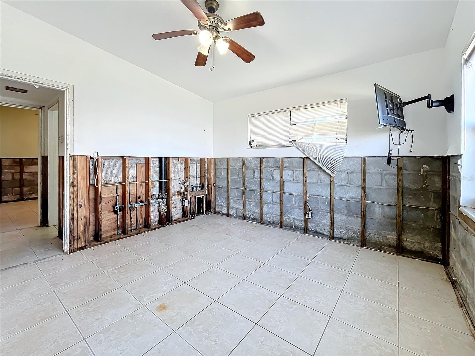 17030 DOLPHIN DR, NORTH REDINGTON BEACH, FL, 33708