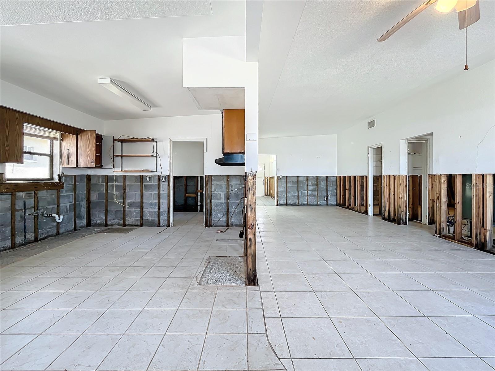 17030 DOLPHIN DR, NORTH REDINGTON BEACH, FL, 33708