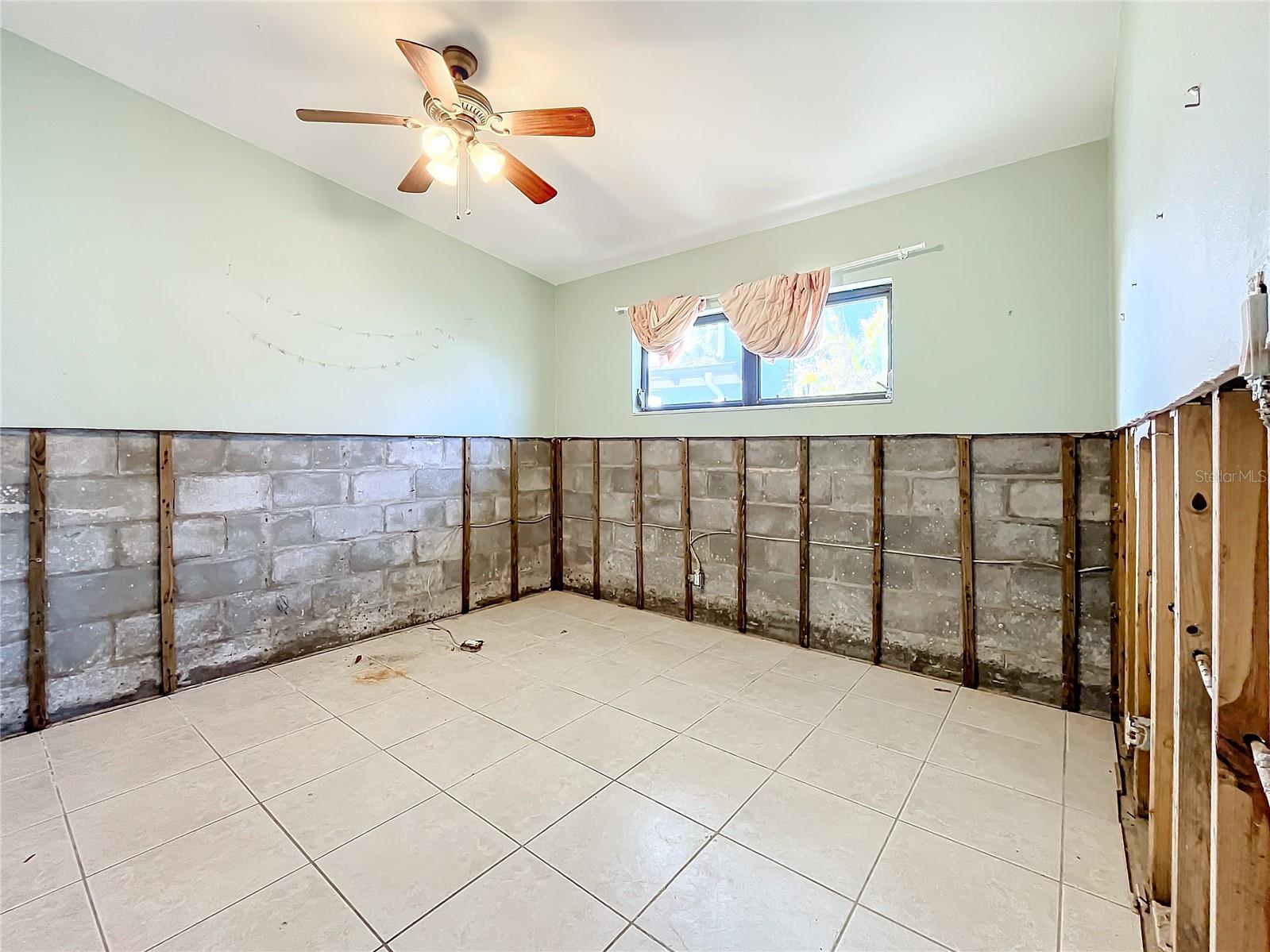 17030 DOLPHIN DR, NORTH REDINGTON BEACH, FL, 33708